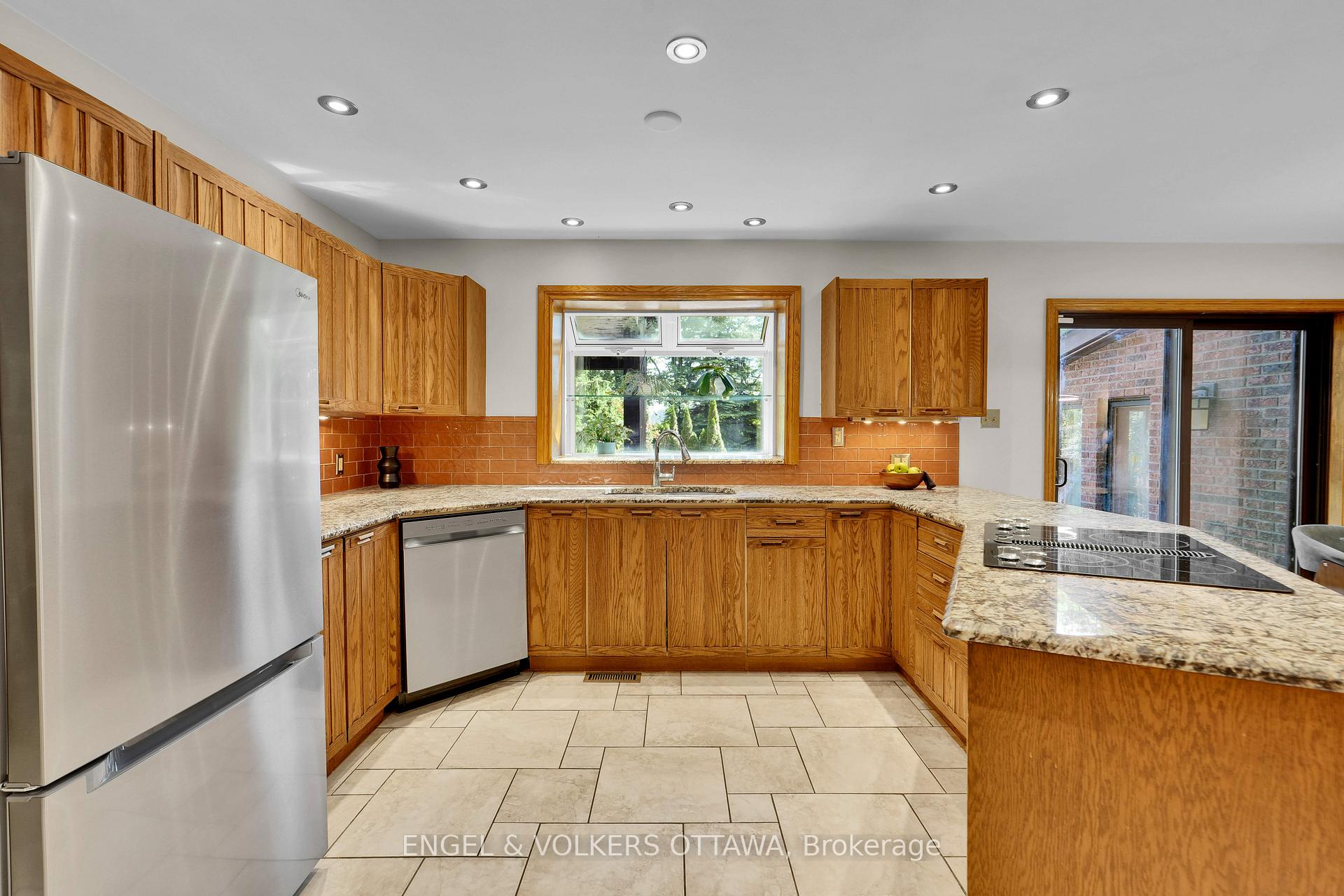 Photo 9 of 7 Mid Pines Grove, Ottawa, Cedar Hill/Orchard Estates — HOMEH