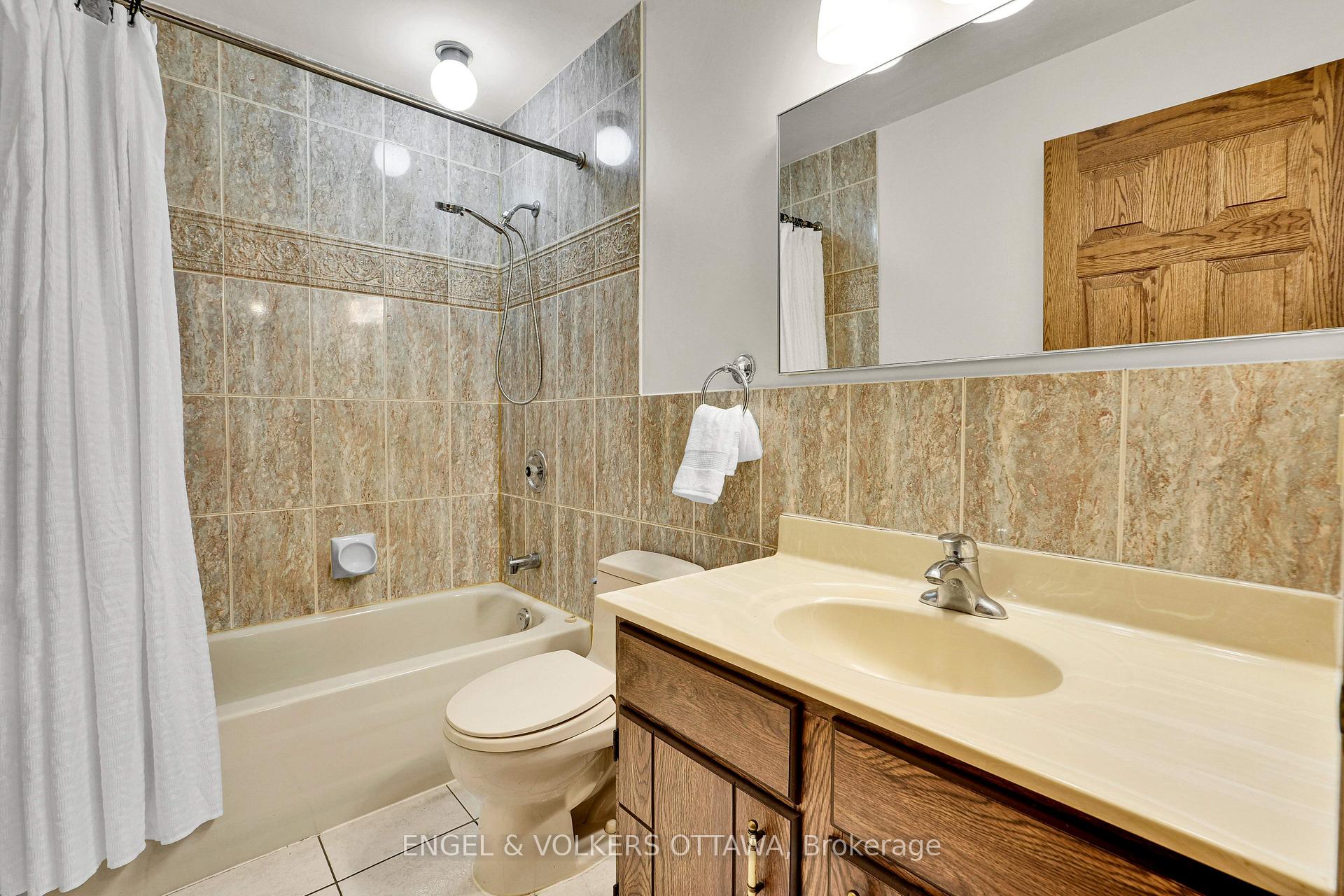 Photo 16 of 7 Mid Pines Grove, Ottawa, Cedar Hill/Orchard Estates — HOMEH