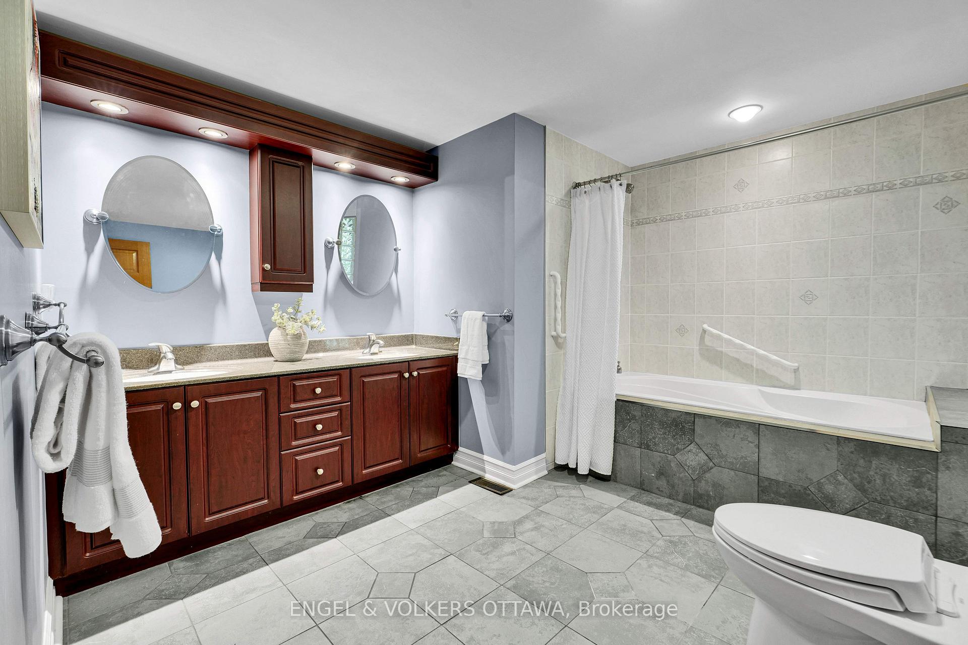 Photo 32 of 7 Mid Pines Grove, Ottawa, Cedar Hill/Orchard Estates — HOMEH
