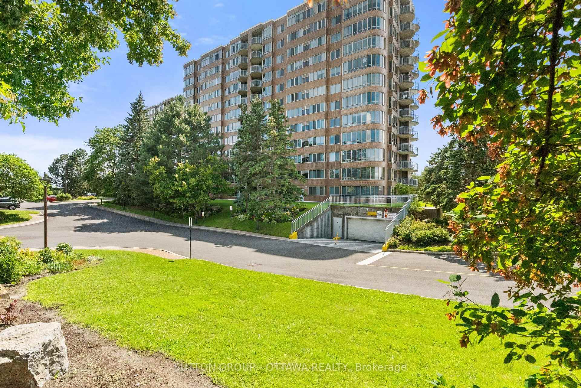 Photo 1 of Unit 917, 100 Grant Carman Drive, Ottawa, Borden Farm/Stewart Farm/Carleton Heights/Parkwood Hills — HOMEH
