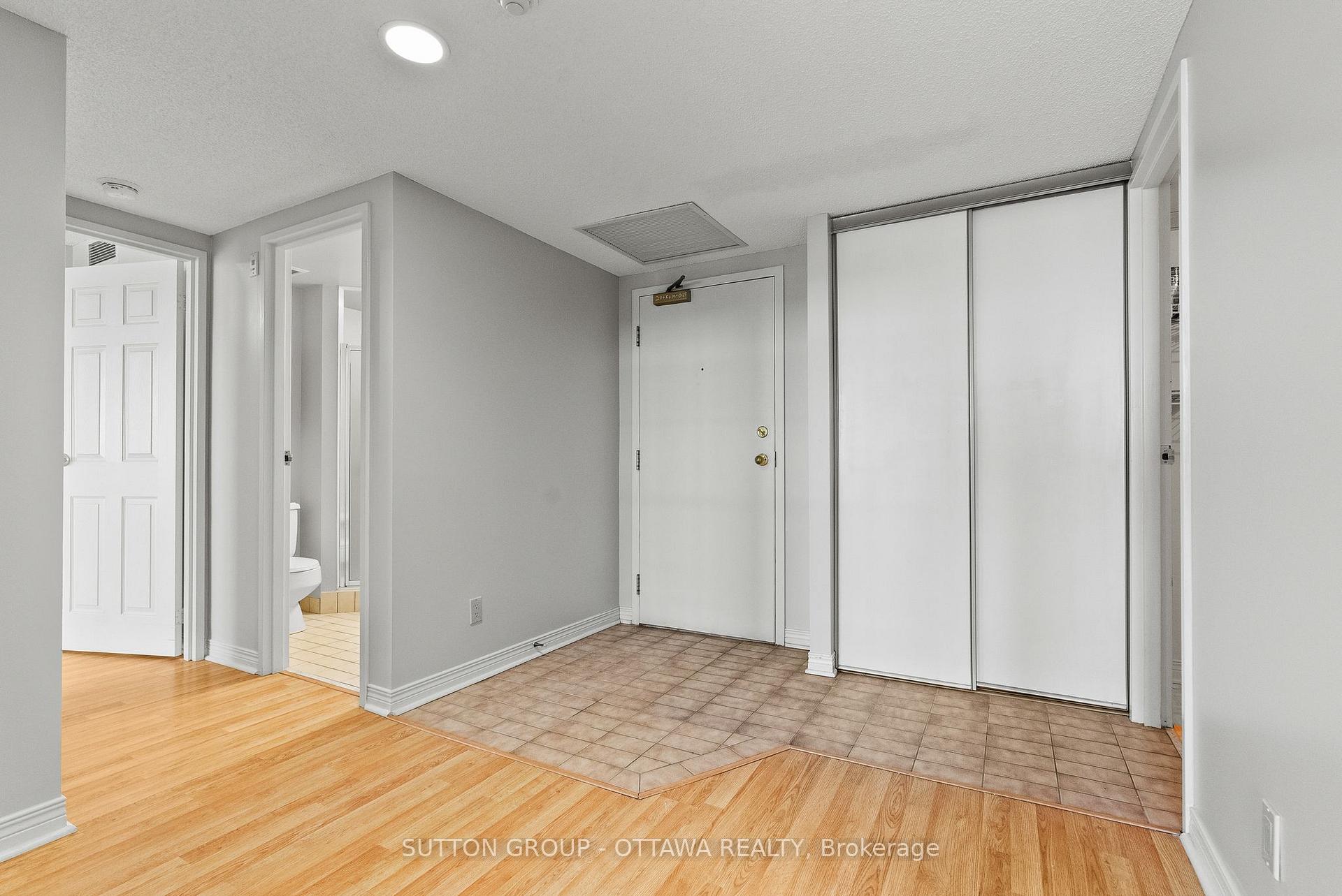 Photo 10 of Unit 917, 100 Grant Carman Drive, Ottawa, Borden Farm/Stewart Farm/Carleton Heights/Parkwood Hills — HOMEH