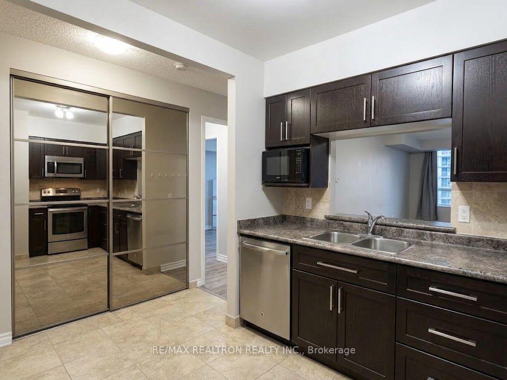 Photo of Unit 1811, 238 Doris Avenue