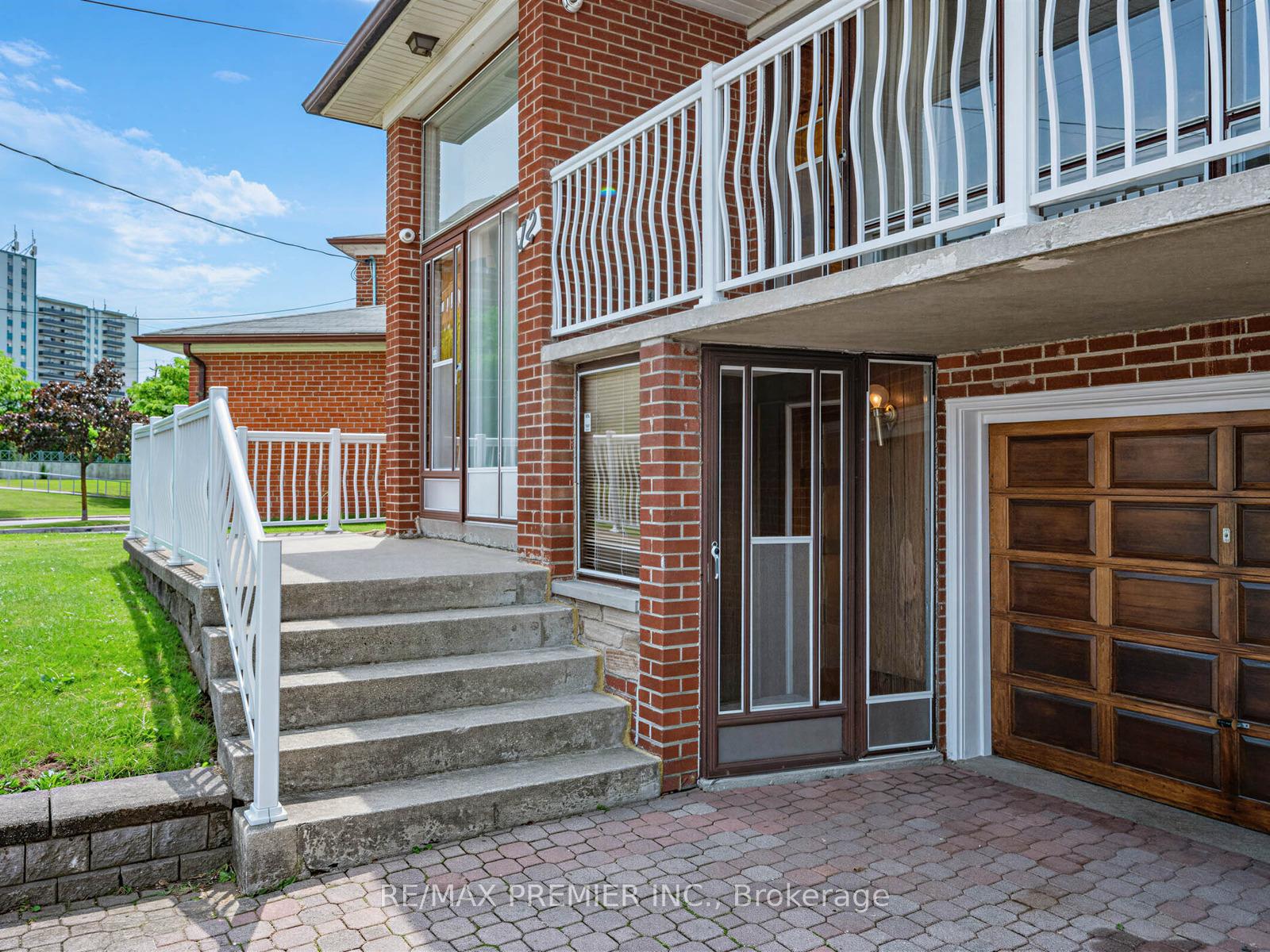 Photo 3 of 12 Goldcrest Boulevard, North York, Rustic — HOMEH
