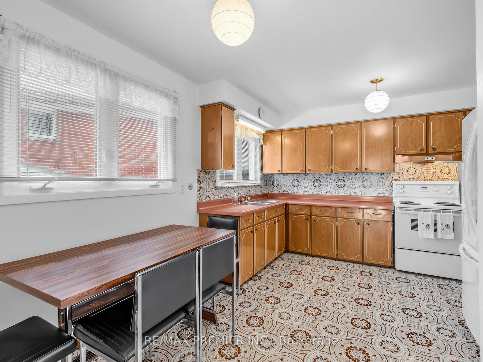 Photo 6 of 12 Goldcrest Boulevard, North York, Rustic — HOMEH