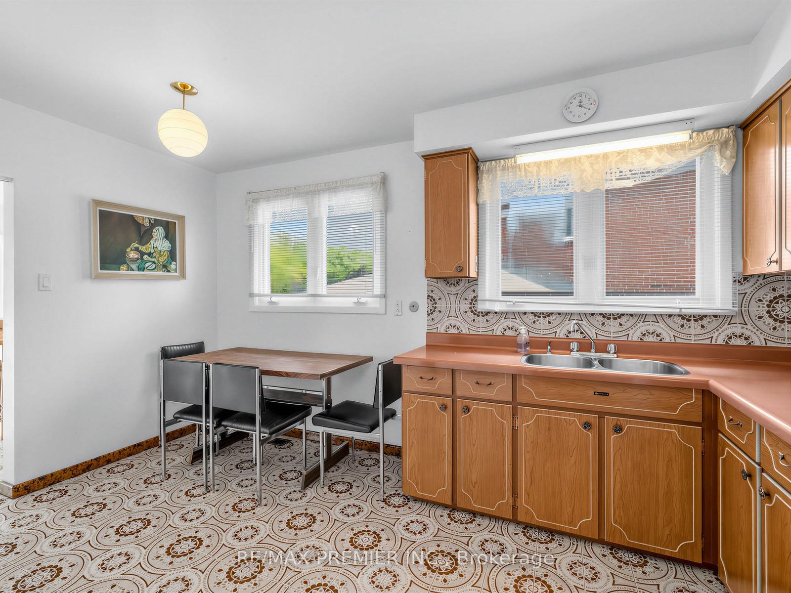 Photo 7 of 12 Goldcrest Boulevard, North York, Rustic — HOMEH