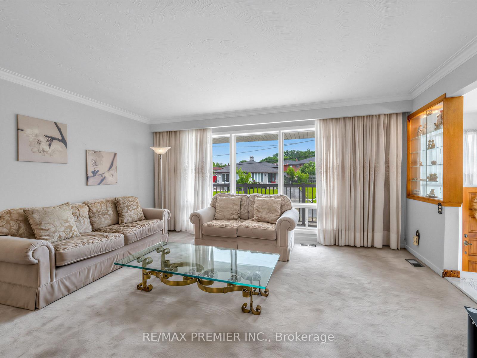 Photo 8 of 12 Goldcrest Boulevard, North York, Rustic — HOMEH