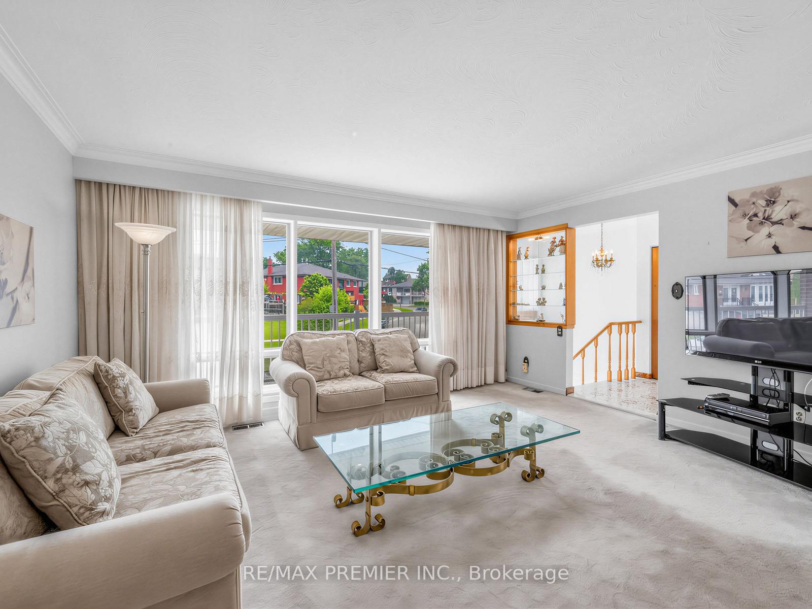 Photo 9 of 12 Goldcrest Boulevard, North York, Rustic — HOMEH