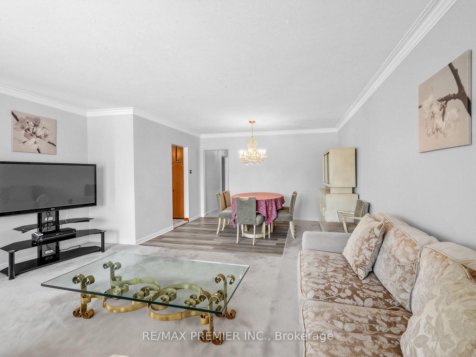 Photo 11 of 12 Goldcrest Boulevard, North York, Rustic — HOMEH