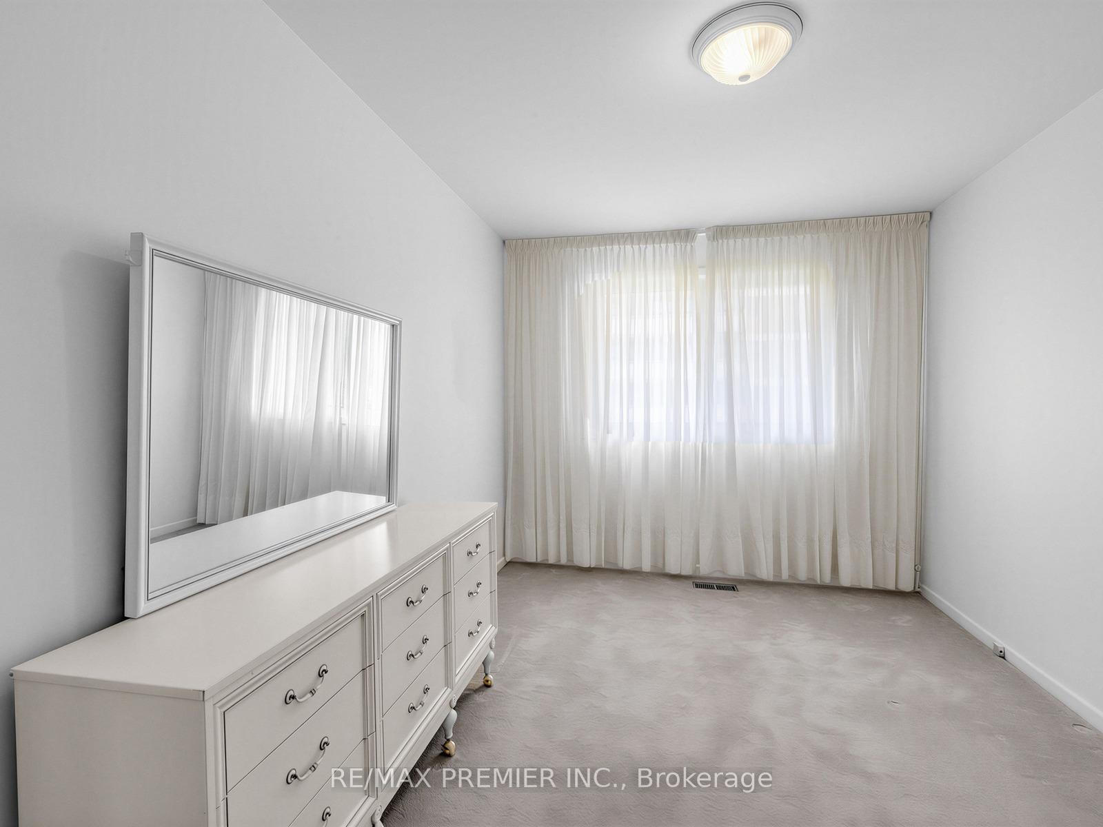 Photo 14 of 12 Goldcrest Boulevard, North York, Rustic — HOMEH
