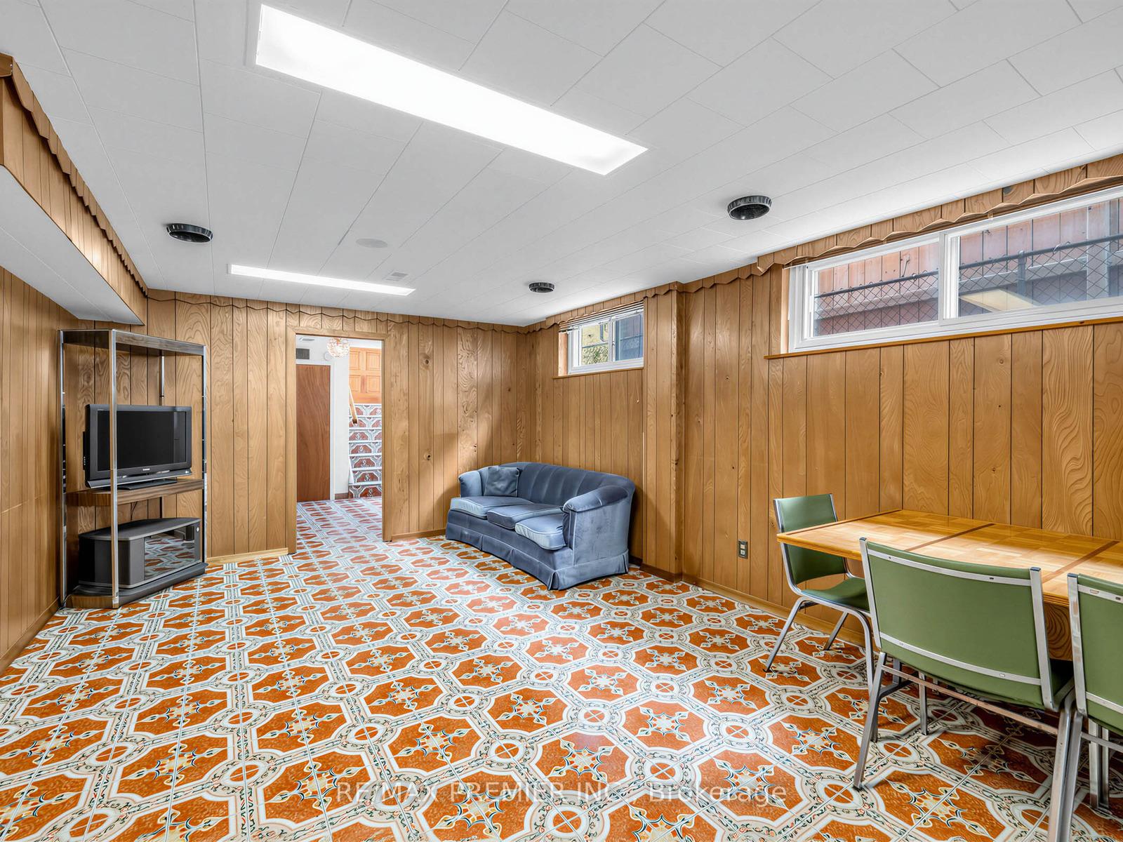 Photo 17 of 12 Goldcrest Boulevard, North York, Rustic — HOMEH