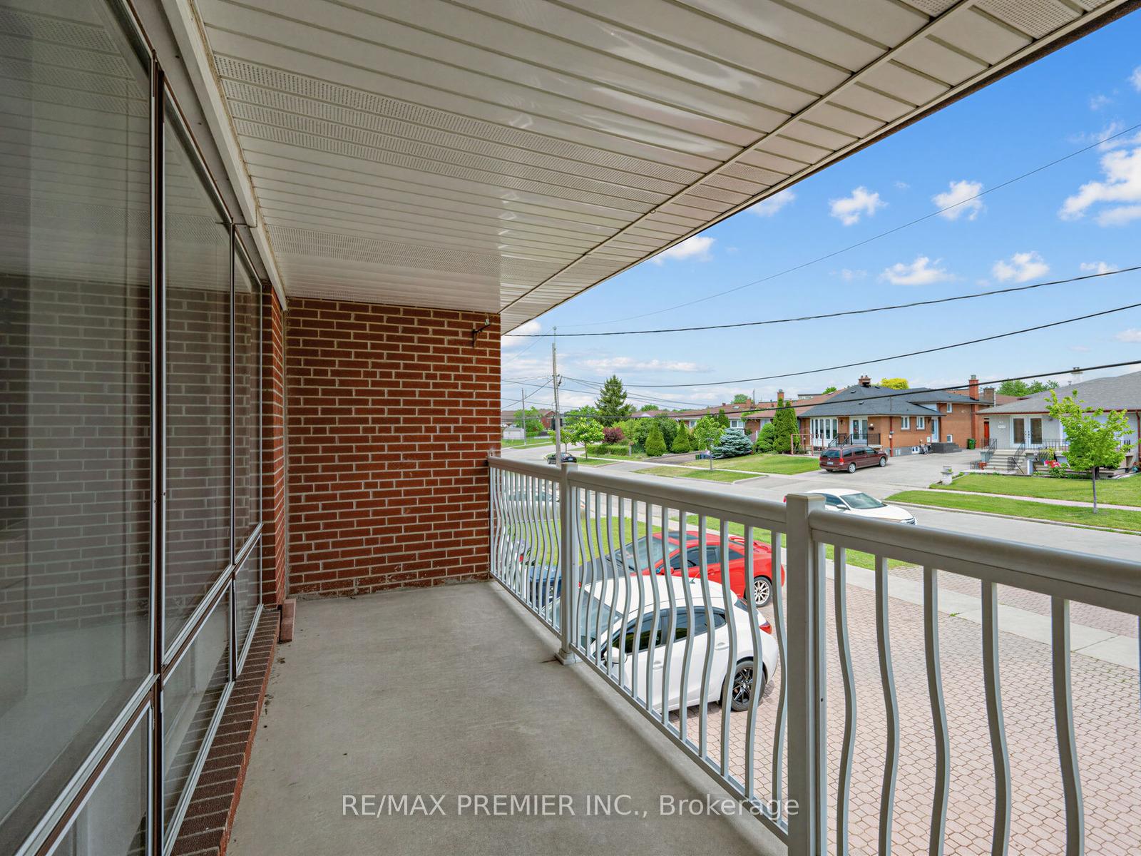 Photo 21 of 12 Goldcrest Boulevard, North York, Rustic — HOMEH