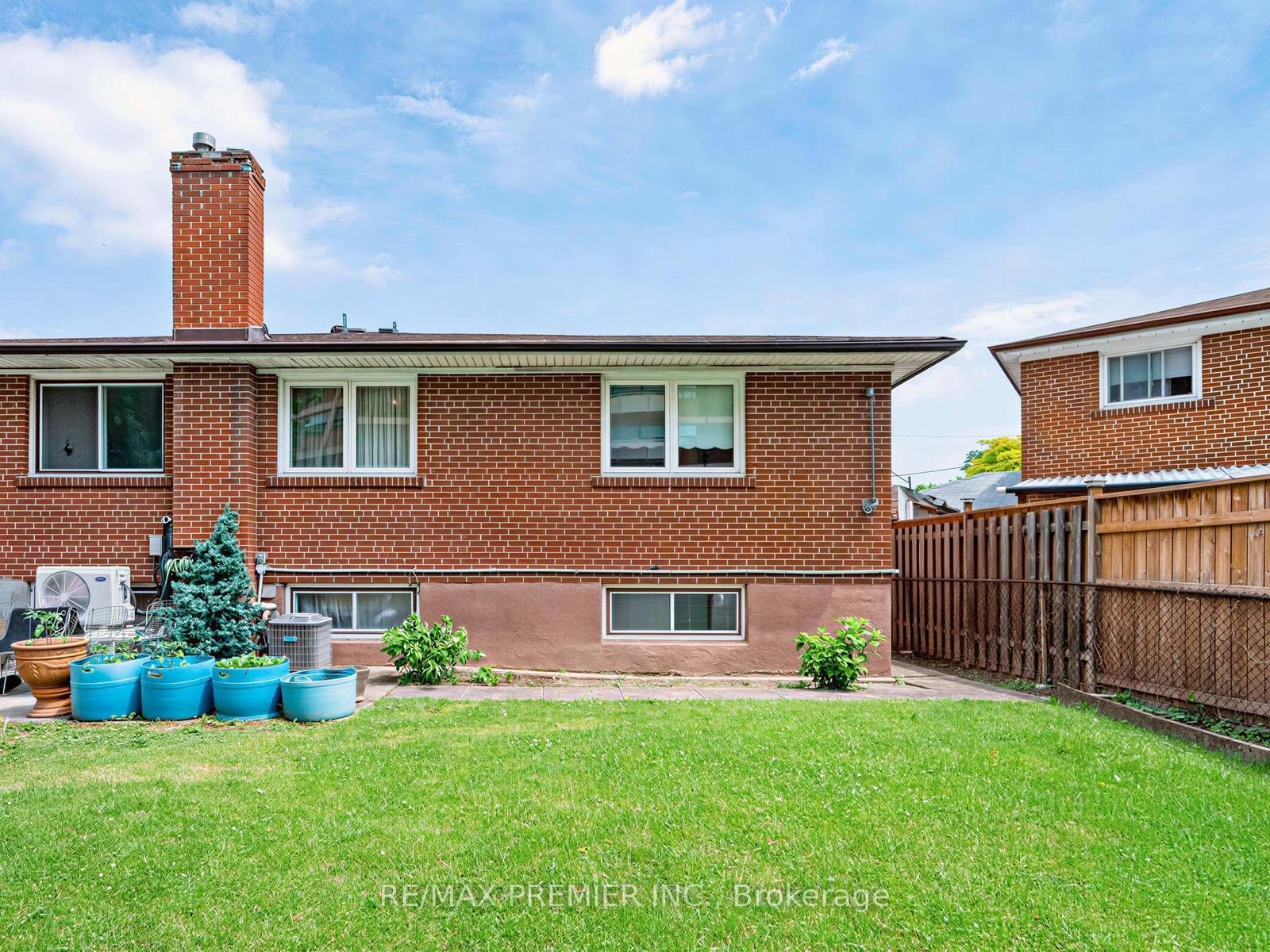 Photo 22 of 12 Goldcrest Boulevard, North York, Rustic — HOMEH