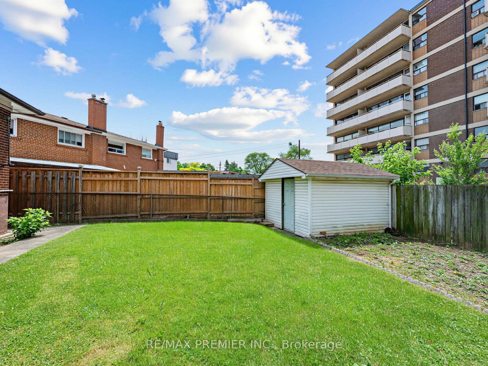 Photo 23 of 12 Goldcrest Boulevard, North York, Rustic — HOMEH