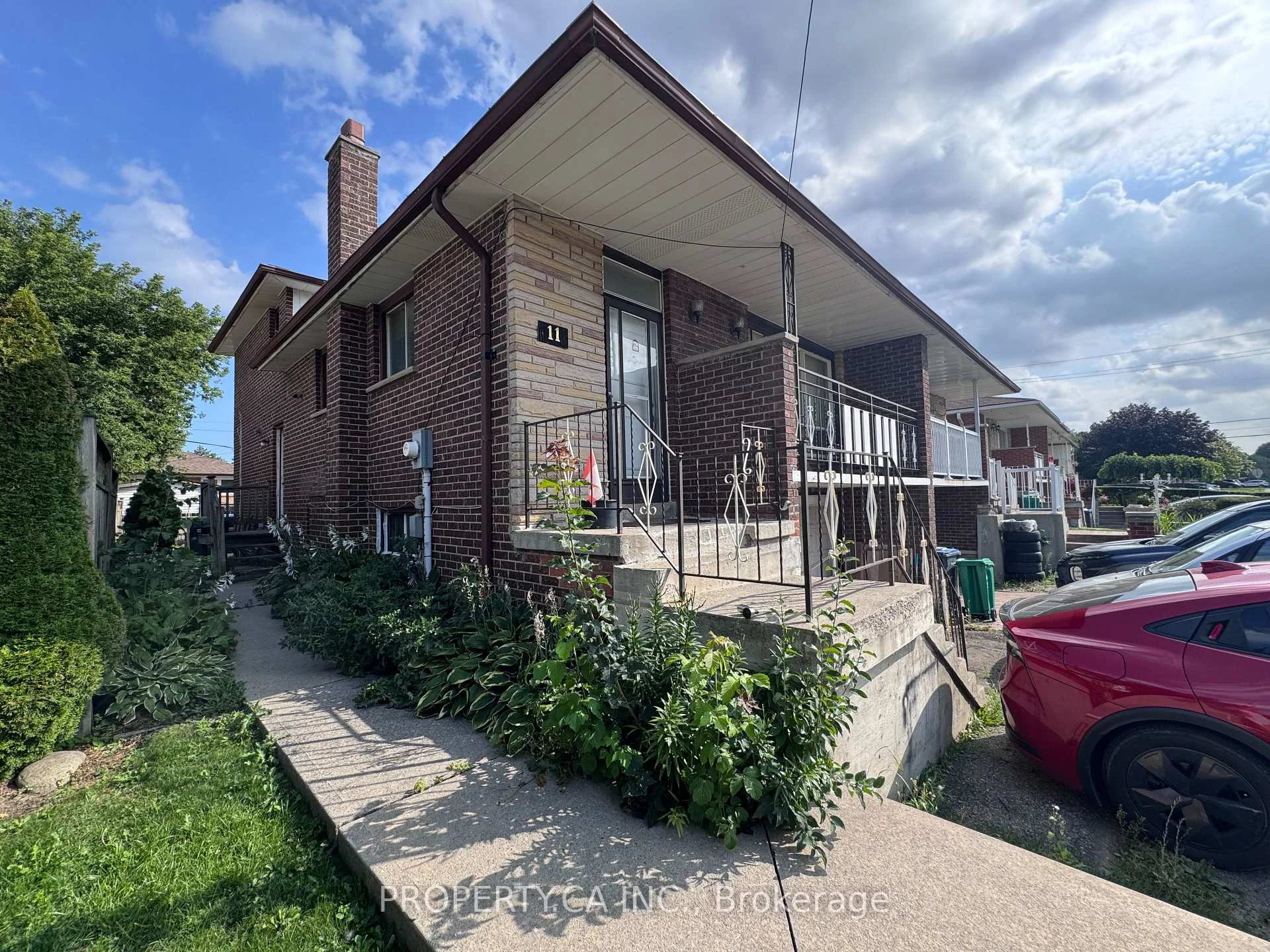 Photo 2 of 11 Nancy McCredie Drive, Brampton, Brampton West — HOMEH