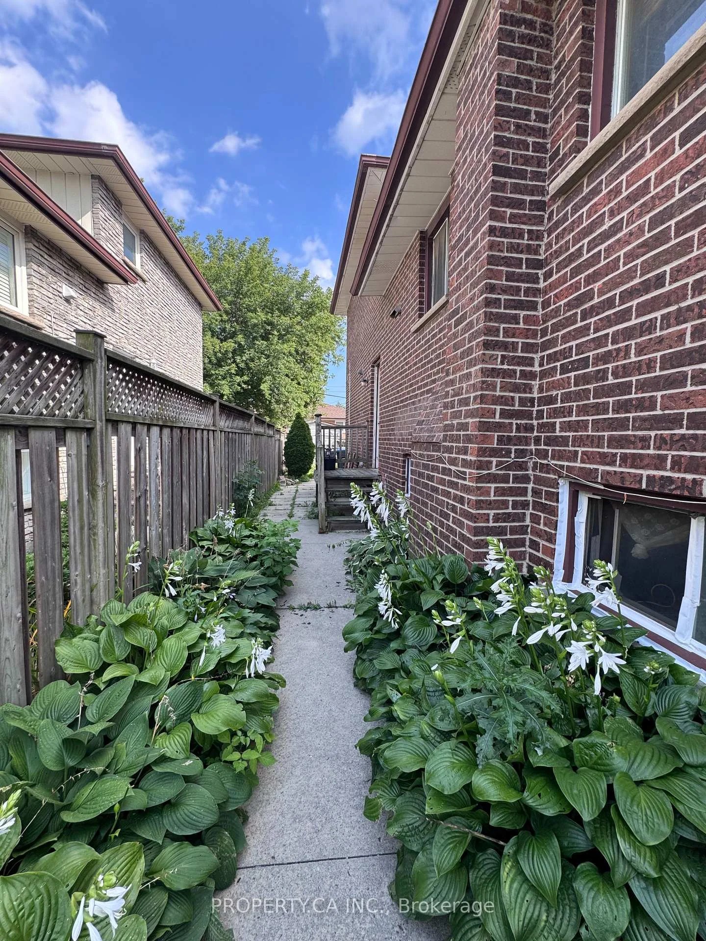 Photo 5 of 11 Nancy McCredie Drive, Brampton, Brampton West — HOMEH