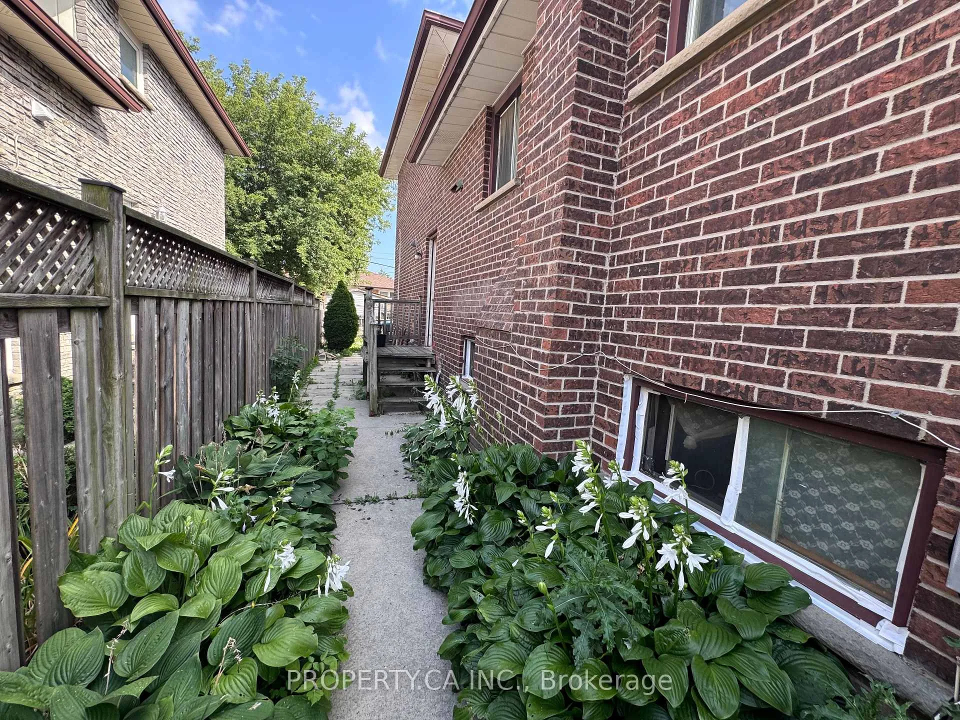 Photo 8 of 11 Nancy McCredie Drive, Brampton, Brampton West — HOMEH