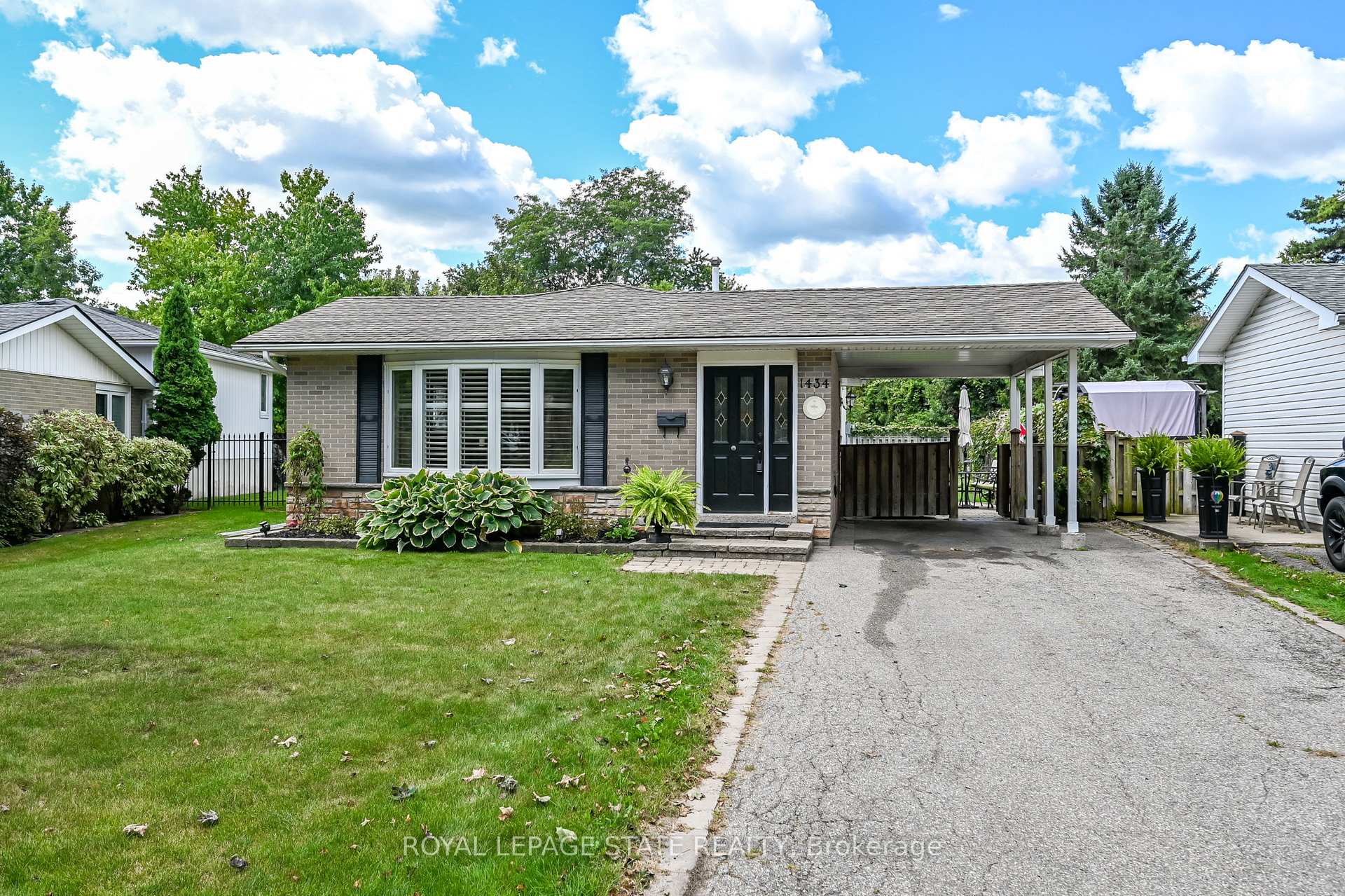 Photo 1 of 1434 Dewbourne Crescent, Burlington, Palmer — HOMEH
