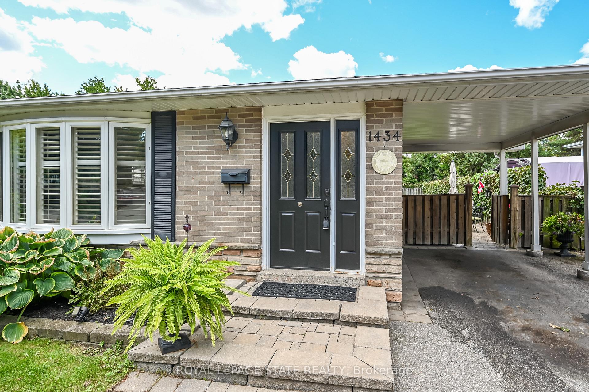Photo 2 of 1434 Dewbourne Crescent, Burlington, Palmer — HOMEH