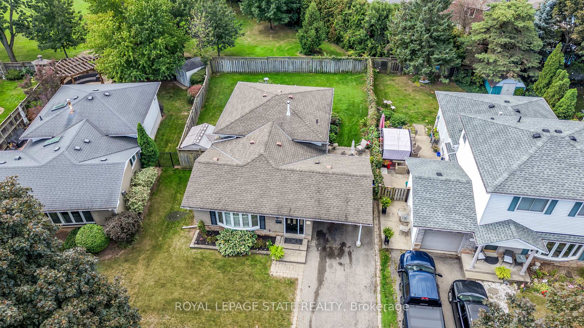 Photo 3 of 1434 Dewbourne Crescent, Burlington, Palmer — HOMEH