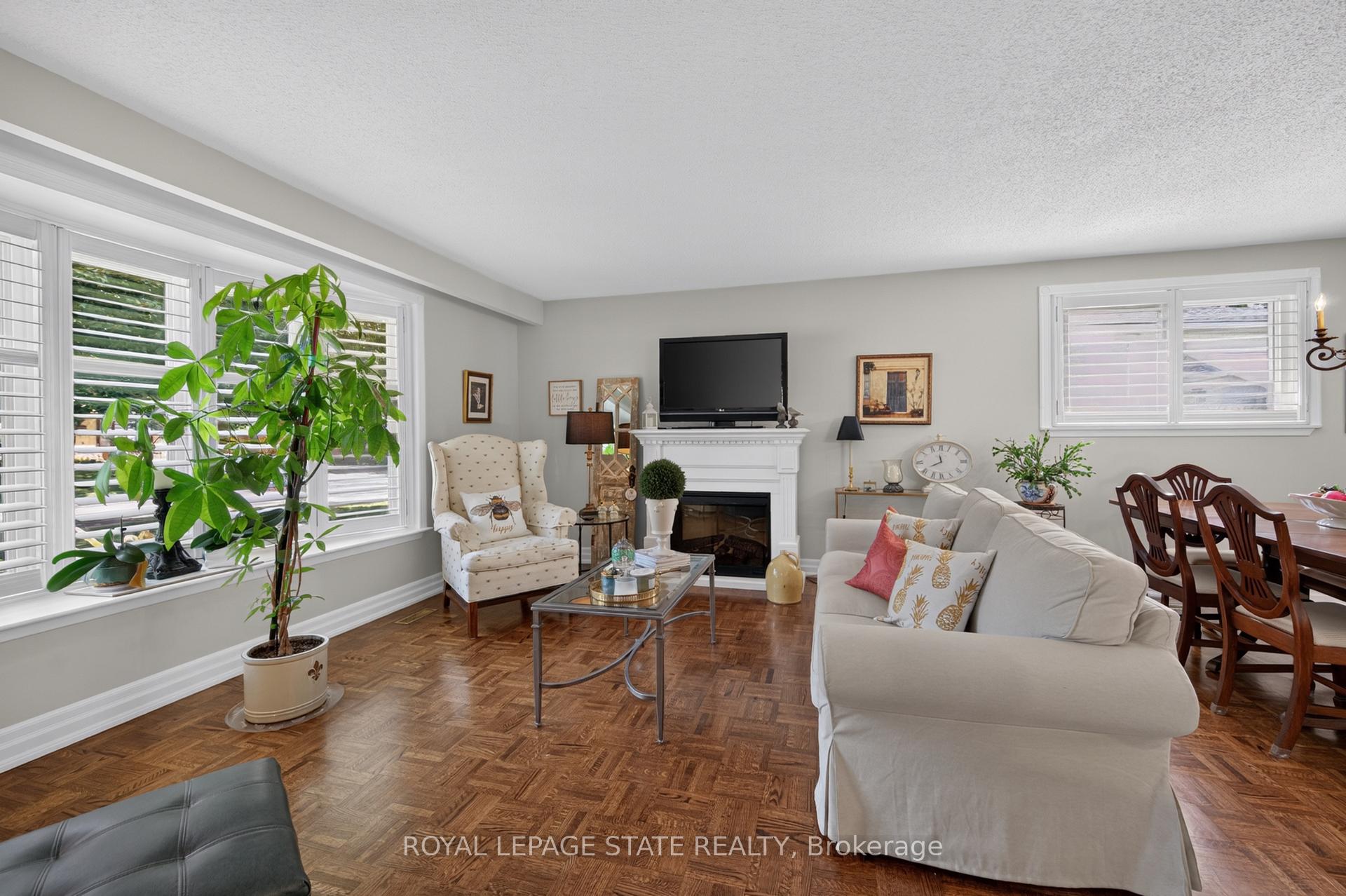 Photo 10 of 1434 Dewbourne Crescent, Burlington, Palmer — HOMEH