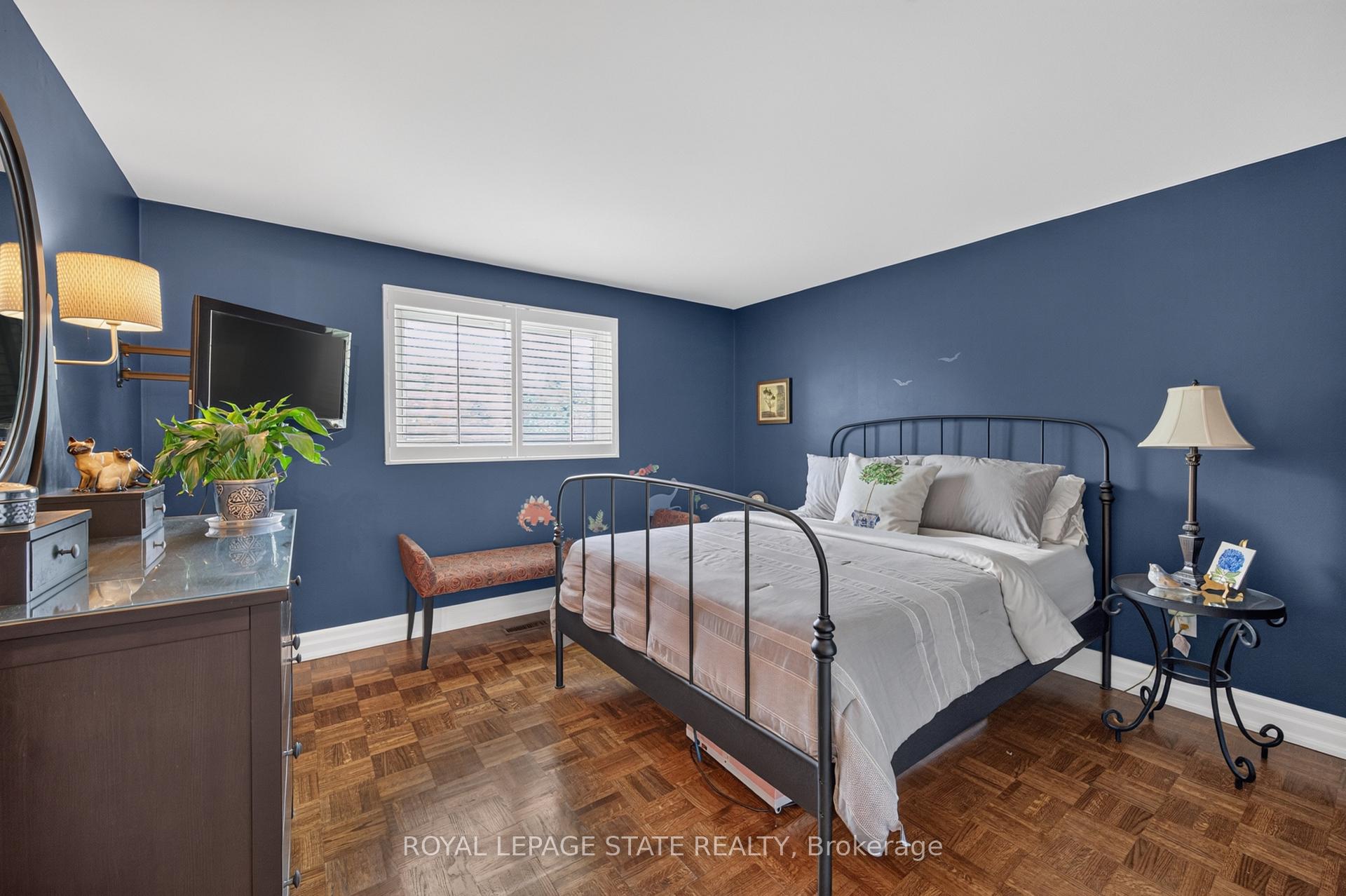Photo 21 of 1434 Dewbourne Crescent, Burlington, Palmer — HOMEH