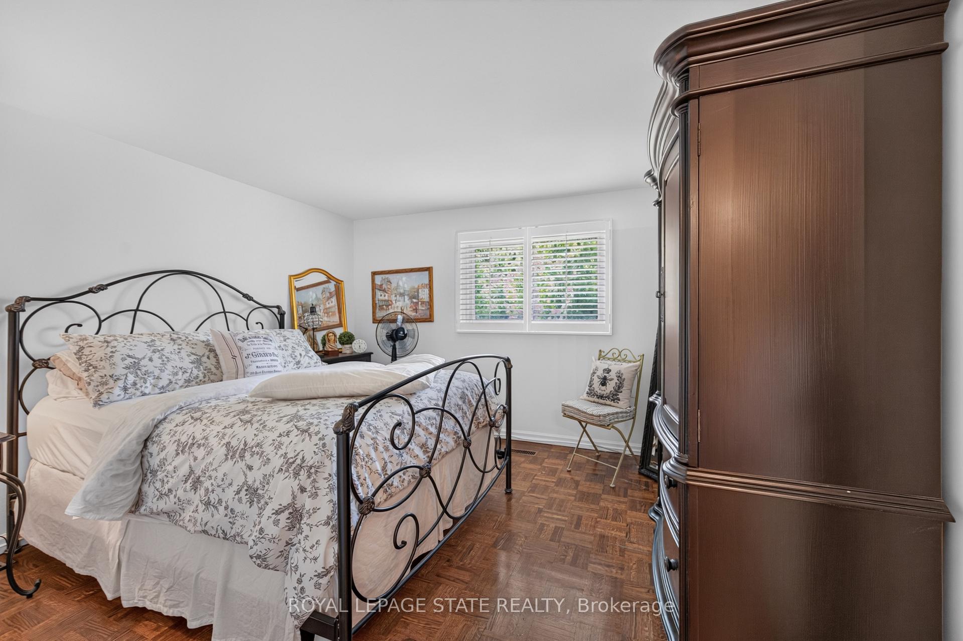 Photo 24 of 1434 Dewbourne Crescent, Burlington, Palmer — HOMEH