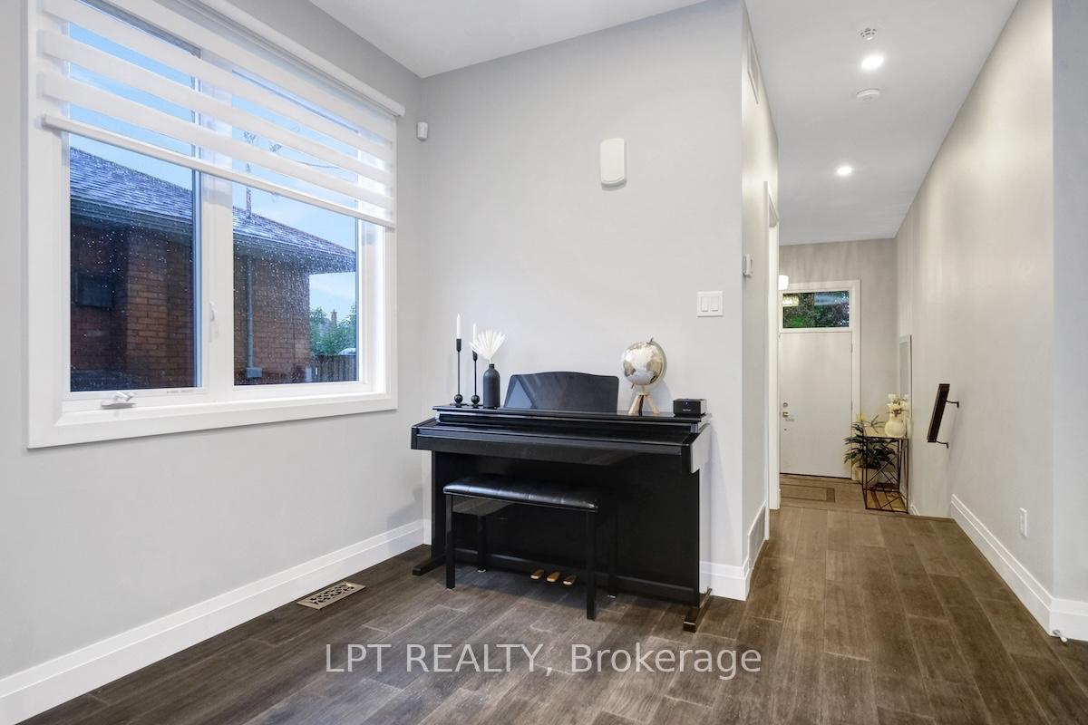 Photo 4 of 319 Glynn Avenue, Ottawa, Overbrook/Castle Heights — HOMEH