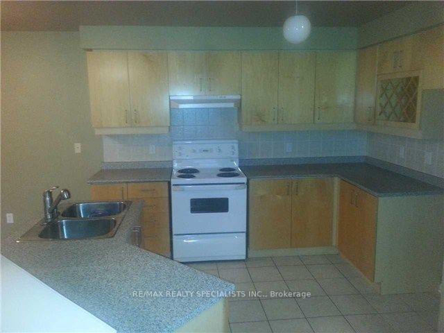Photo 5 of 28 Fordwich Boulevard, Brampton, Northwest Sandalwood Parkway — HOMEH