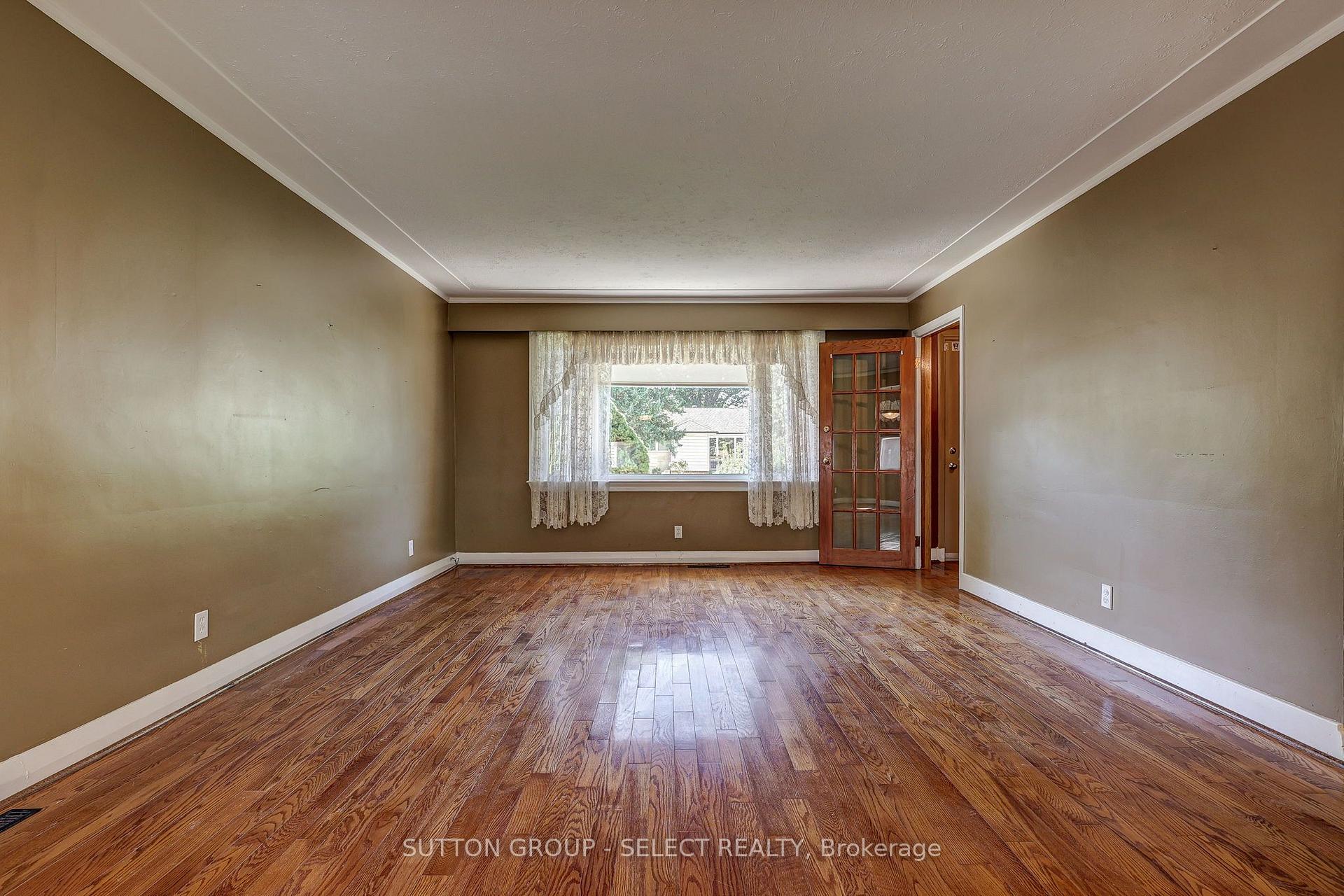 Photo 7 of 107 Roehampton Avenue, London, East D — HOMEH