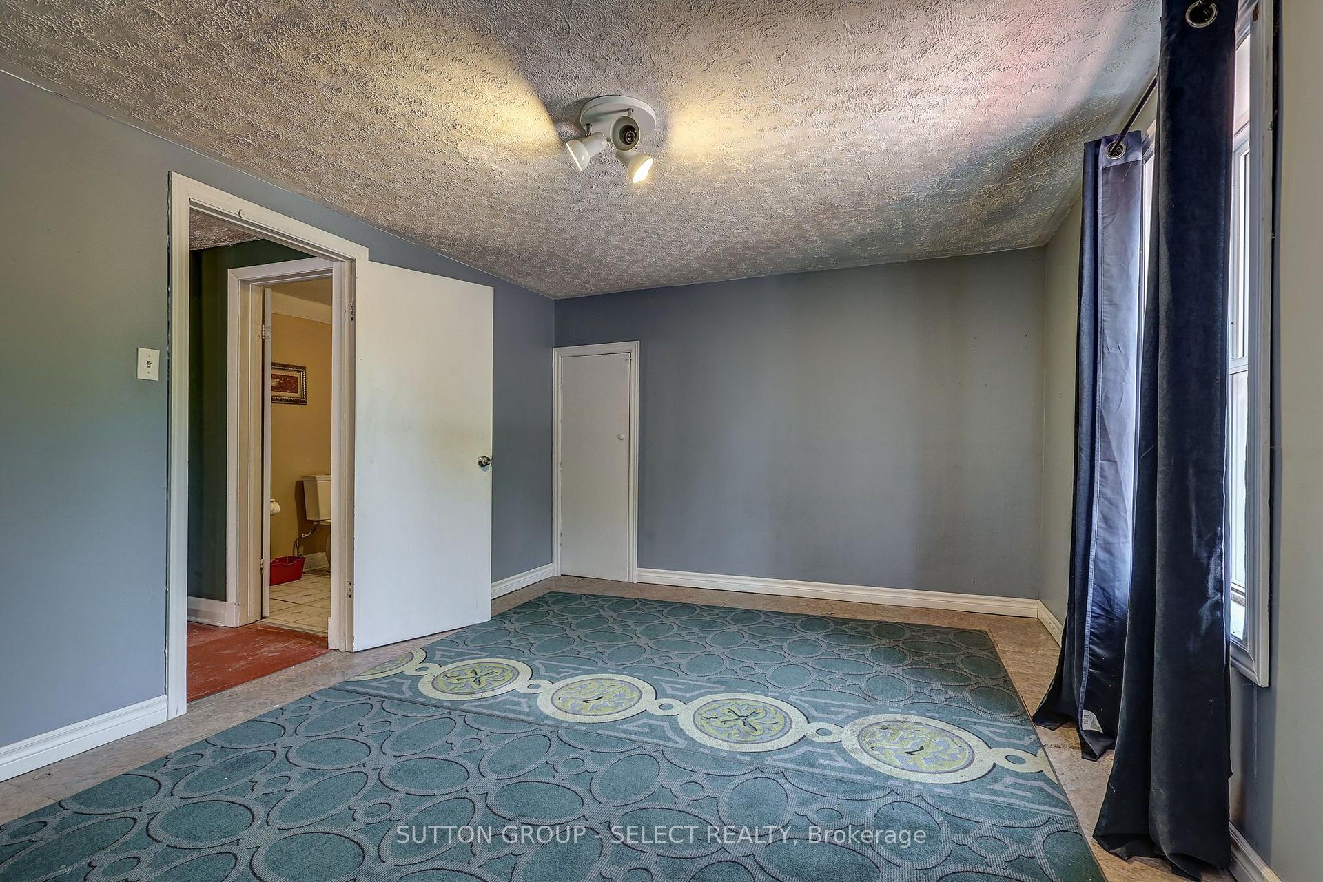 Photo 19 of 107 Roehampton Avenue, London, East D — HOMEH
