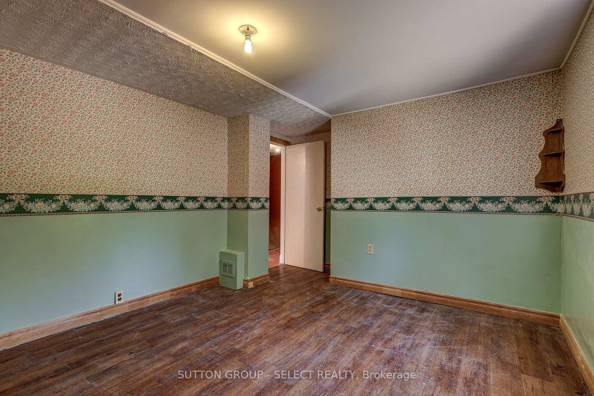 Photo 21 of 107 Roehampton Avenue, London, East D — HOMEH