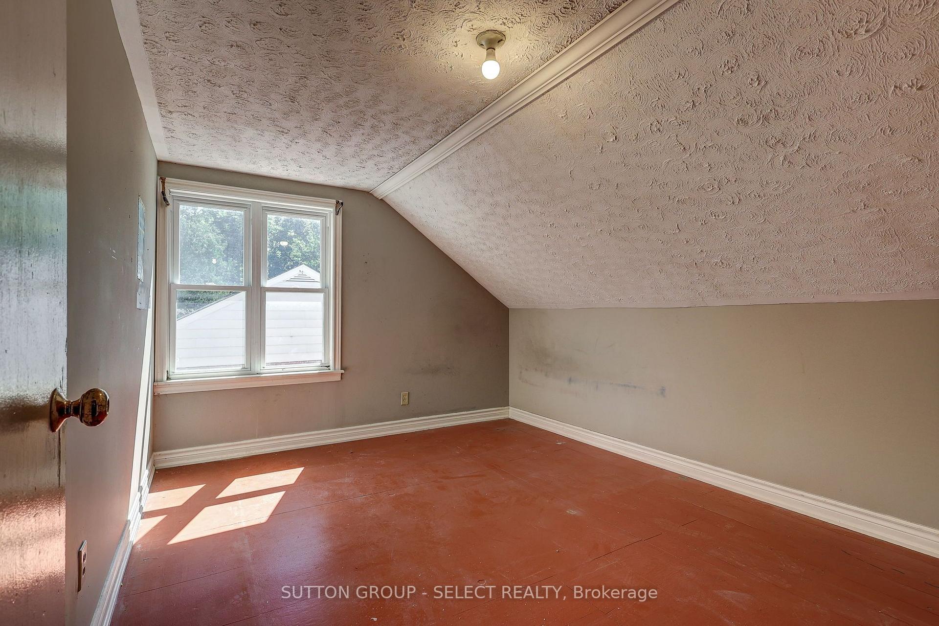 Photo 22 of 107 Roehampton Avenue, London, East D — HOMEH