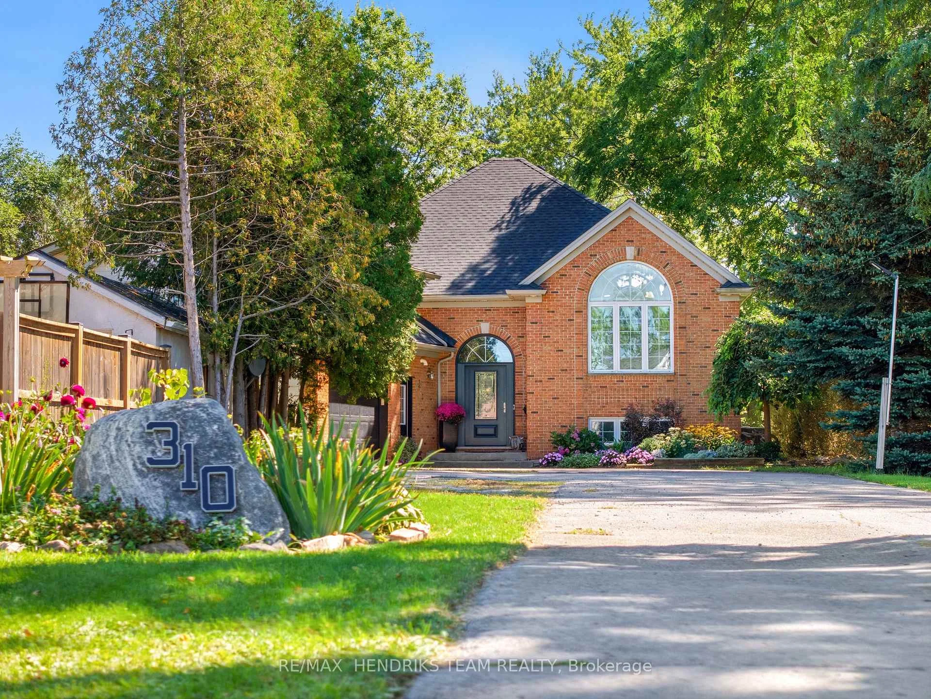 Photo 6 of 310 Aqueduct Street, Welland, N. Welland — HOMEH