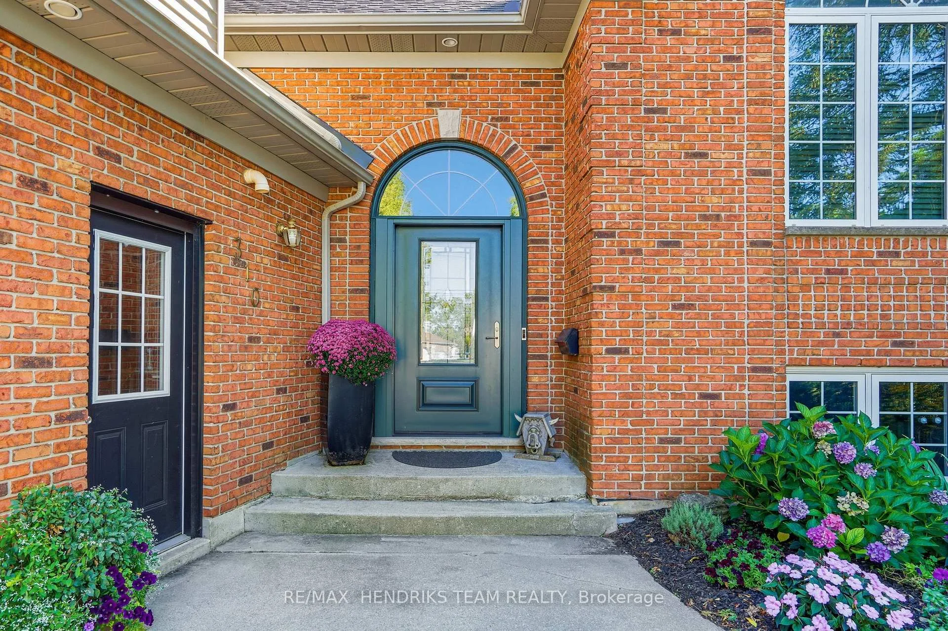 Photo 62 of 310 Aqueduct Street, Welland, N. Welland — HOMEH