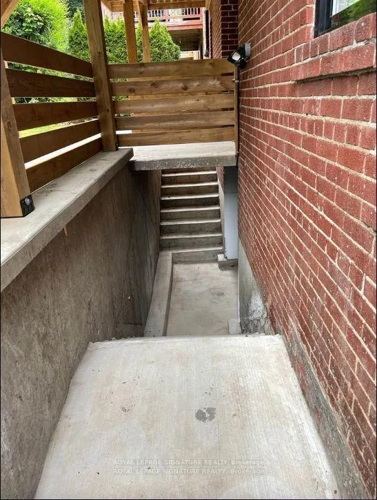 Photo 24 of Unit Lower Level, 184 Millwood Road, Toronto, Mount Pleasant West — HOMEH