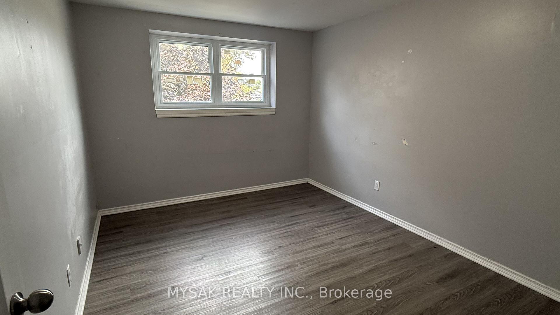 Photo 7 of 106 Lorne Avenue, Chatham-Kent, Chatham — HOMEH