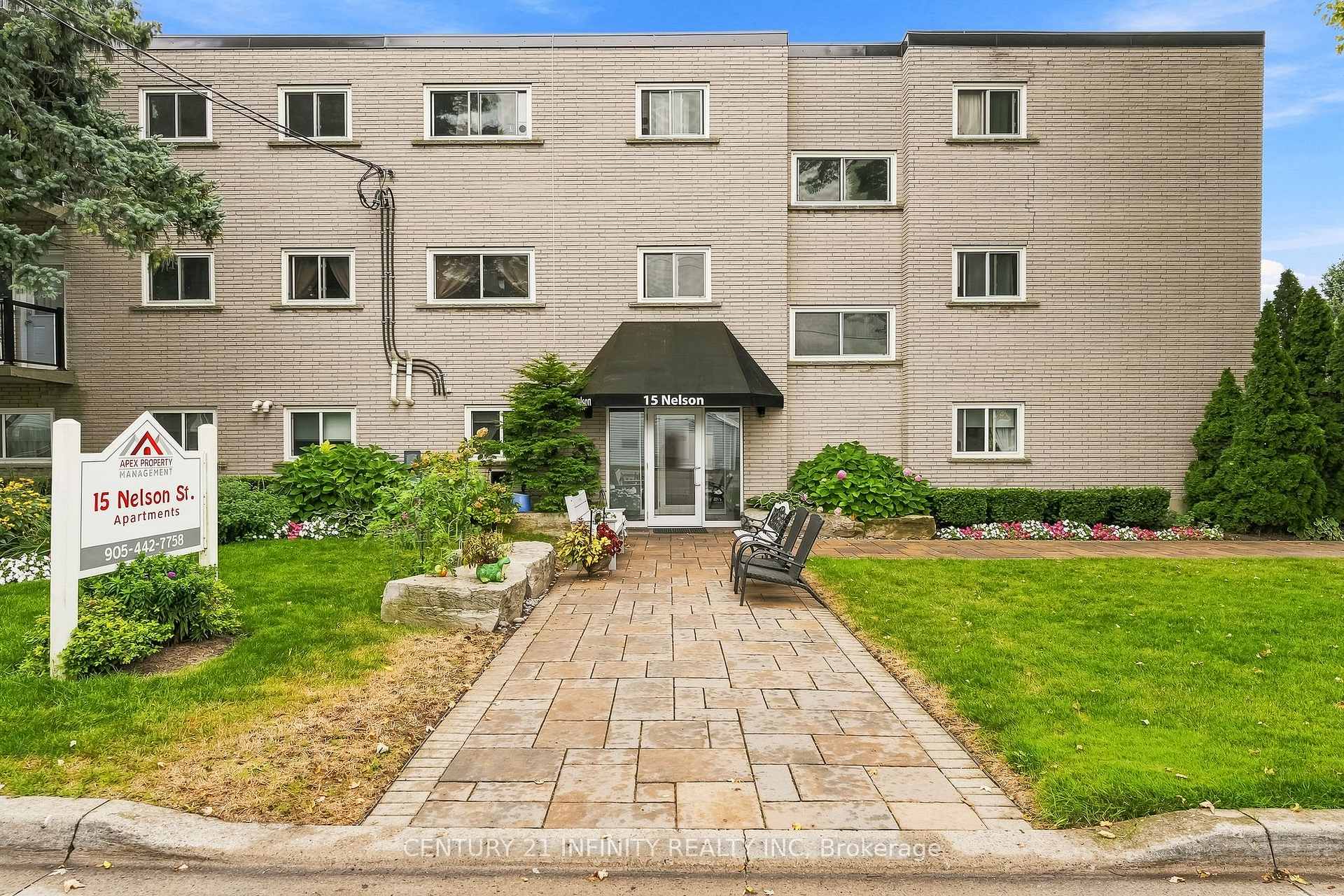 Photo 1 of 15 Nelson Street, Clarington, Bowmanville — HOMEH