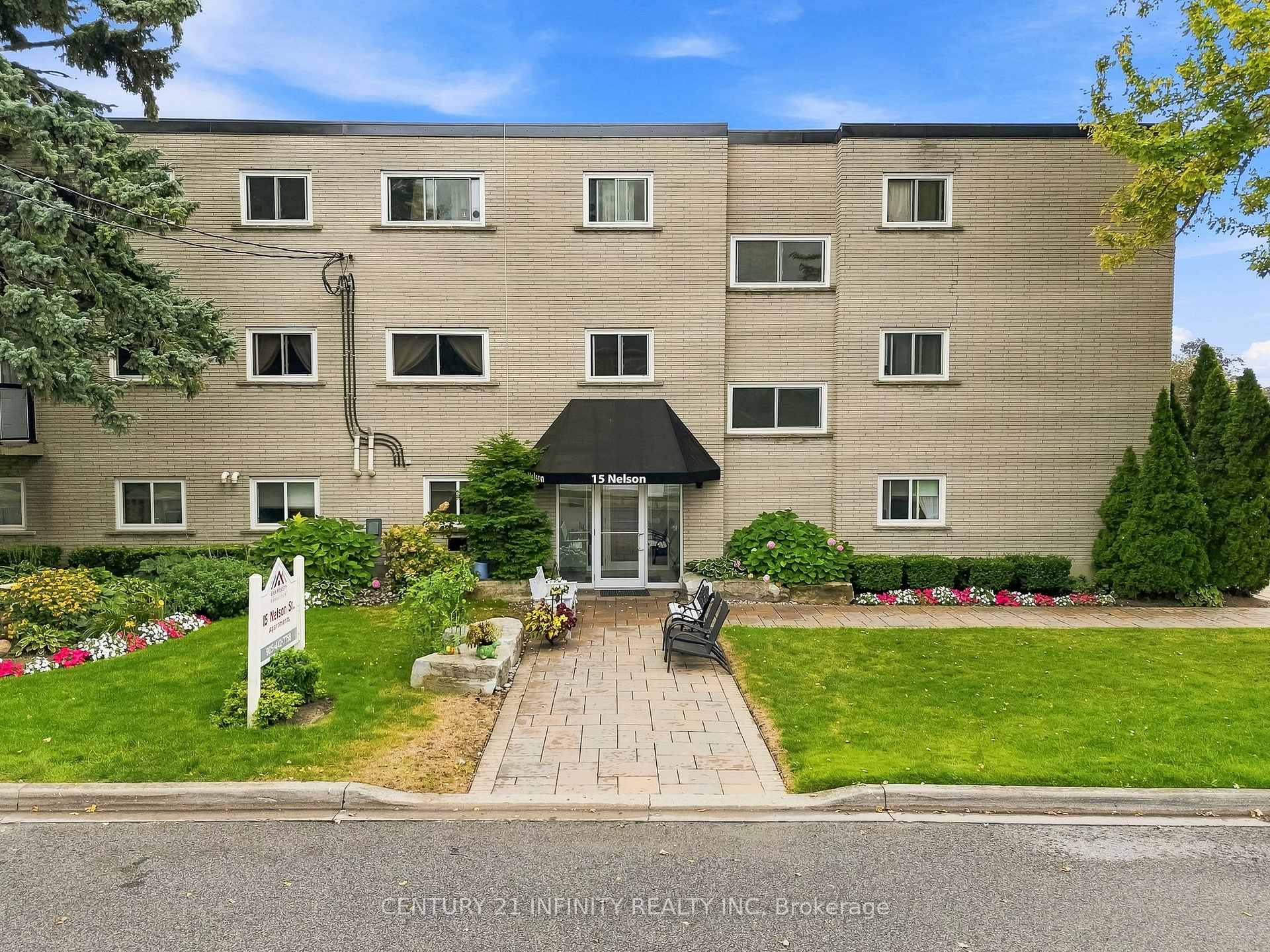 Photo 11 of 15 Nelson Street, Clarington, Bowmanville — HOMEH
