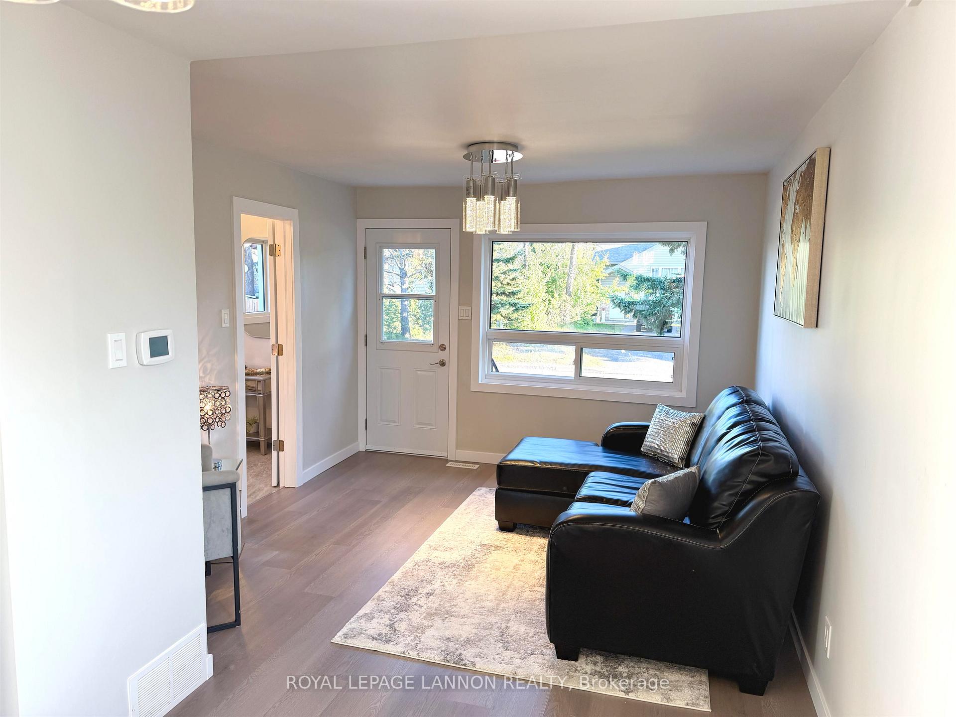 Photo 5 of 330 Arundel Street, Thunder Bay, Current River — HOMEH