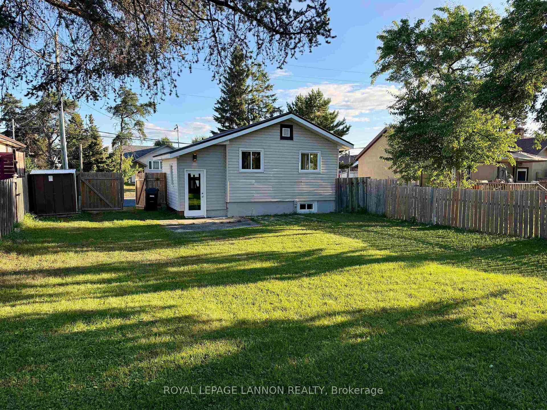 Photo 26 of 330 Arundel Street, Thunder Bay, Current River — HOMEH