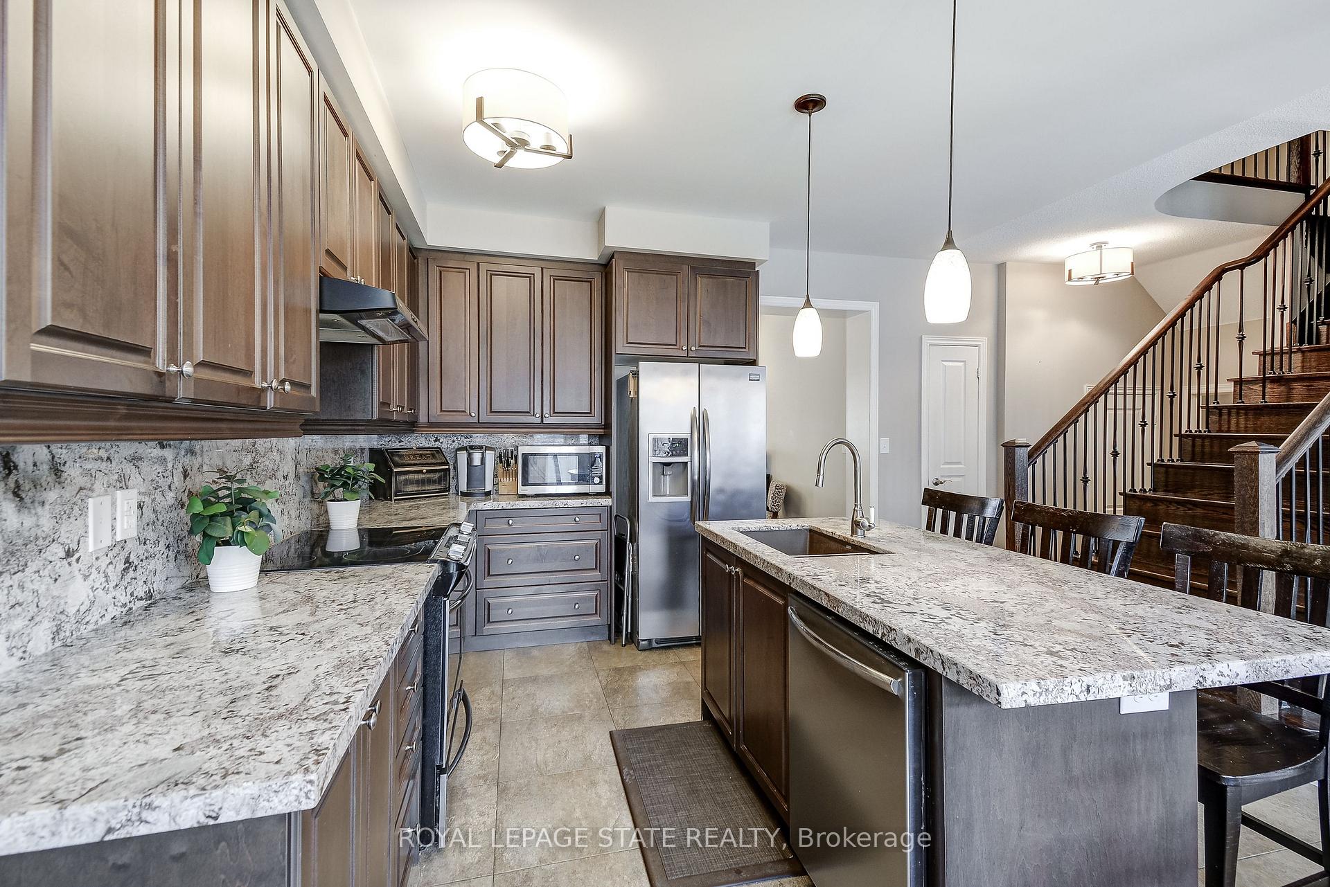 Photo 9 of 23 McKnight Avenue, Hamilton, Waterdown — HOMEH