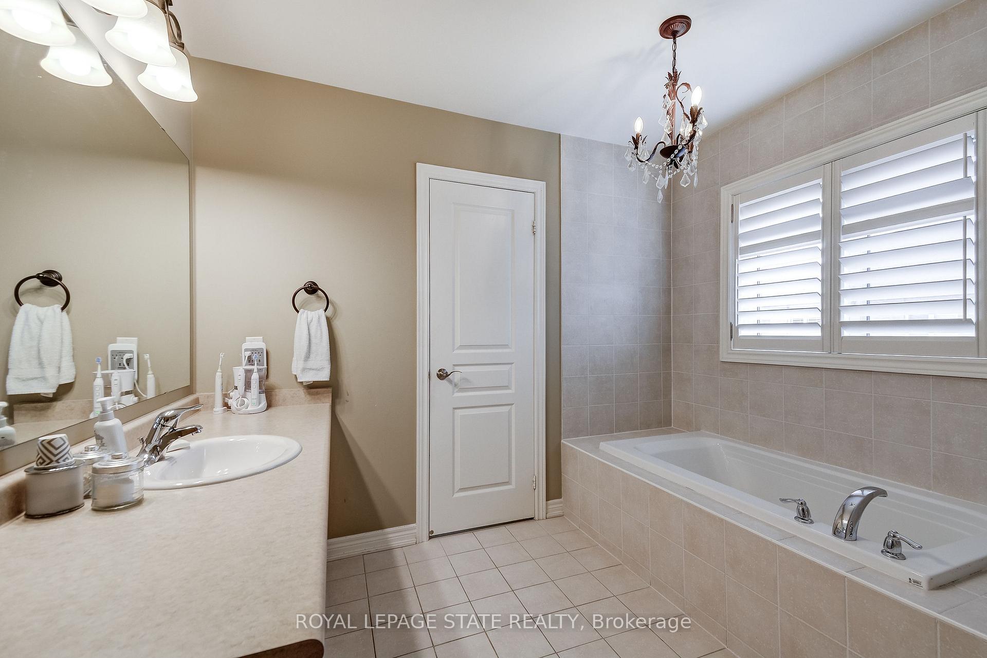 Photo 21 of 23 McKnight Avenue, Hamilton, Waterdown — HOMEH