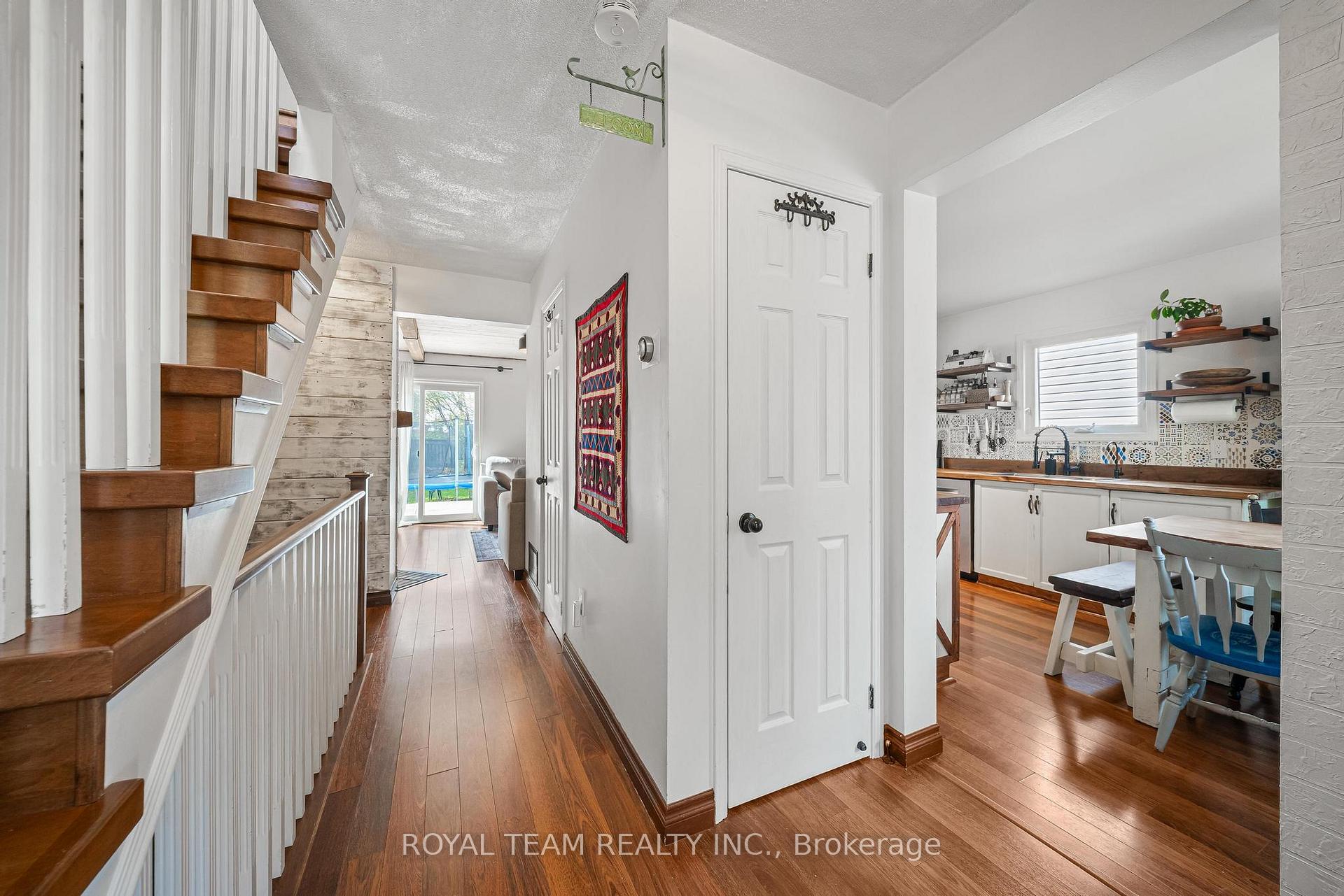 Photo 5 of 2500 Lloyd Street, Innisfil, Alcona — HOMEH