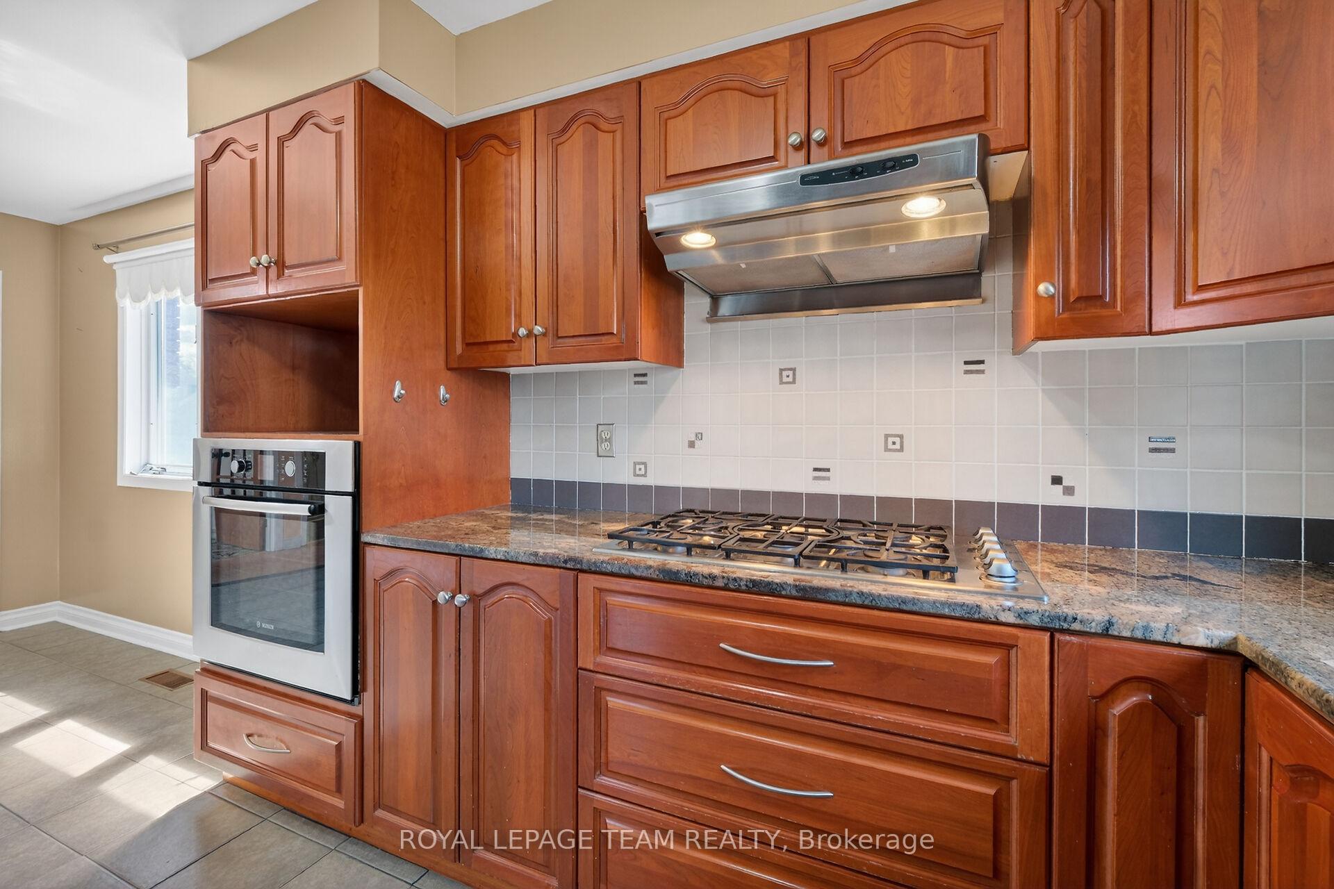 Photo 23 of 33 Norice Street, Ottawa, Meadowlands/Crestview — HOMEH