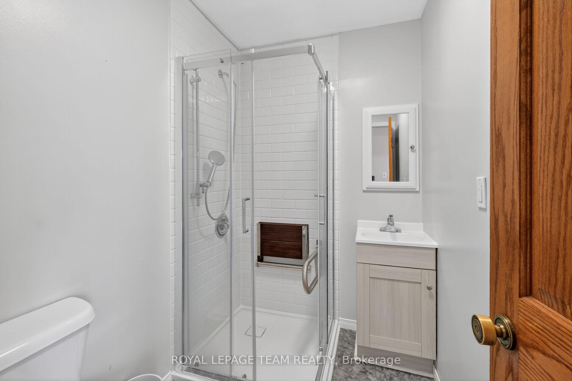 Photo 32 of 33 Norice Street, Ottawa, Meadowlands/Crestview — HOMEH