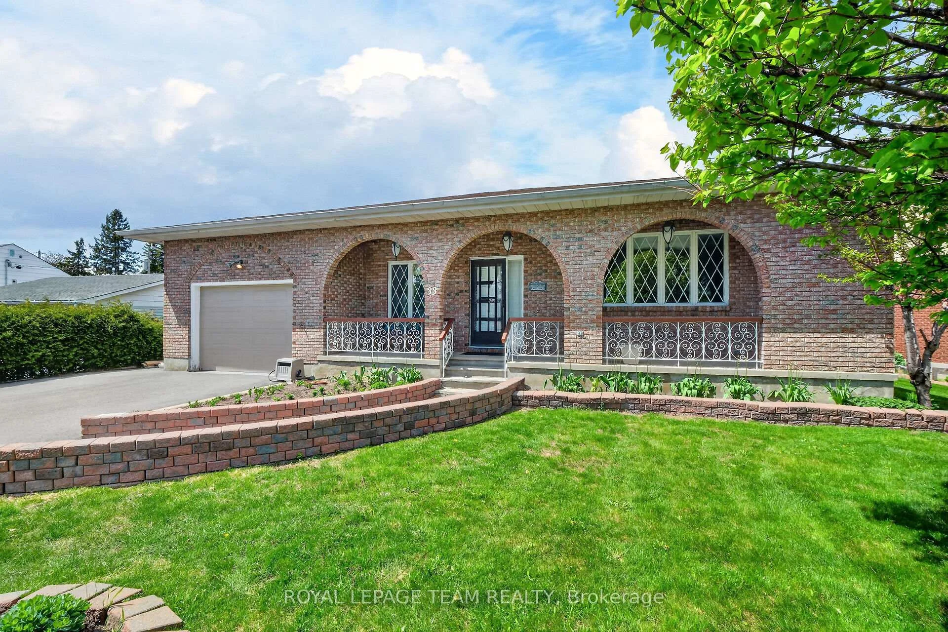 Photo 5 of 33 Norice Street, Ottawa, Meadowlands/Crestview — HOMEH