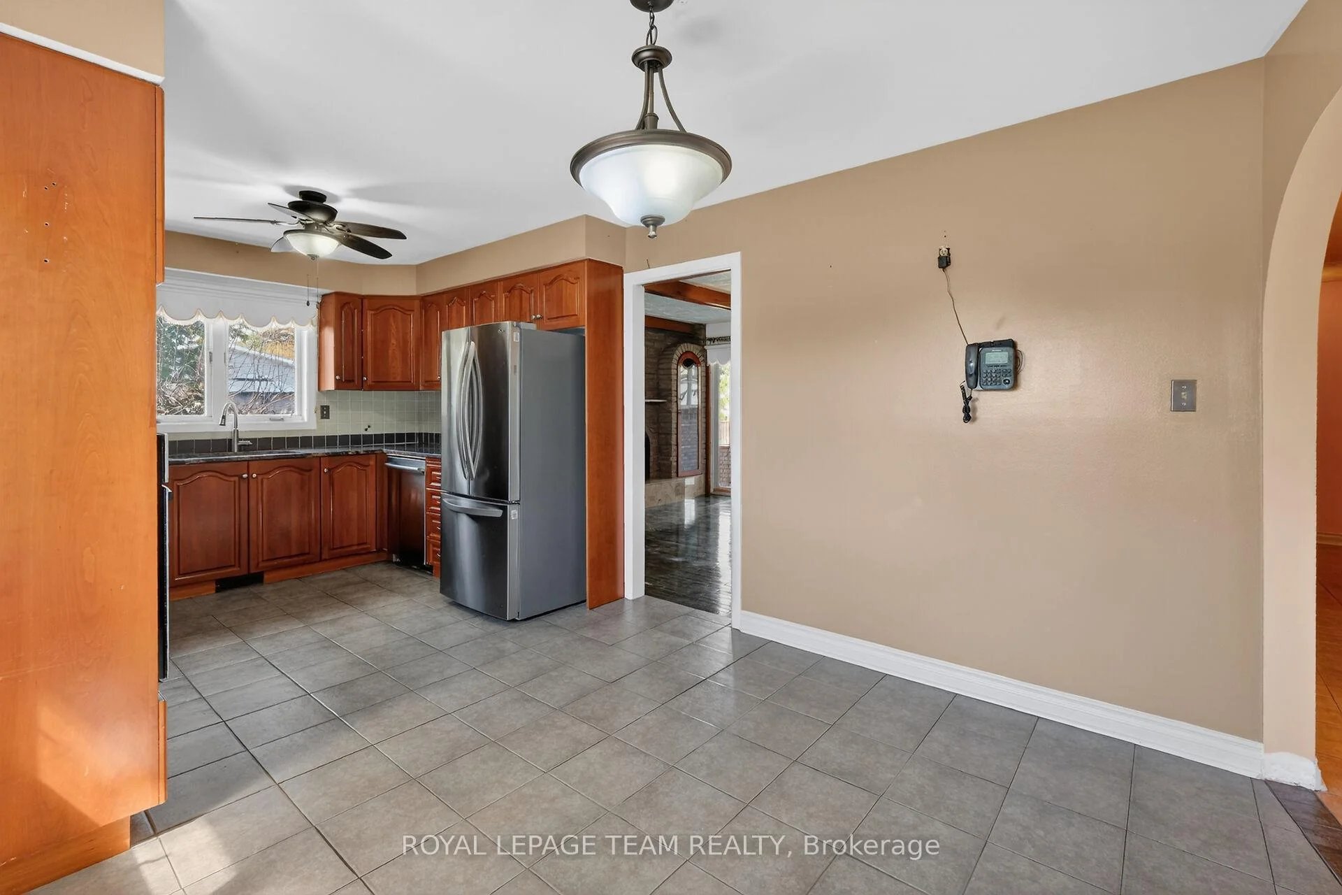 Photo 25 of 33 Norice Street, Ottawa, Meadowlands/Crestview — HOMEH