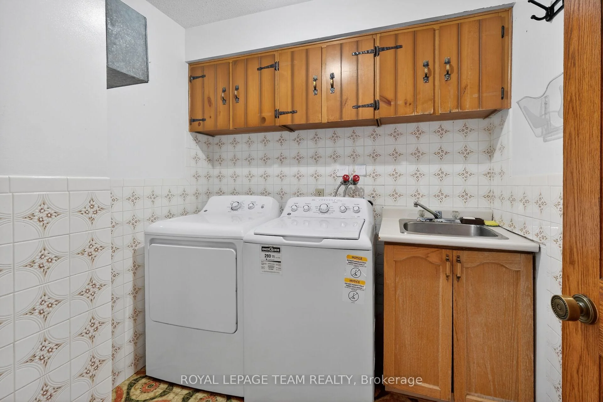 Photo 37 of 33 Norice Street, Ottawa, Meadowlands/Crestview — HOMEH