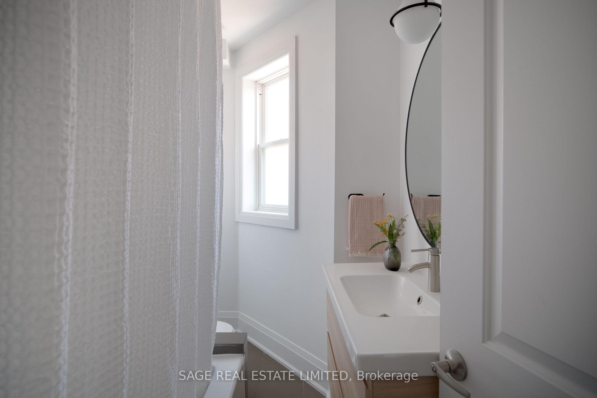 Photo 26 of 45 Auburn Avenue, Toronto, Corso Italia-Davenport — HOMEH