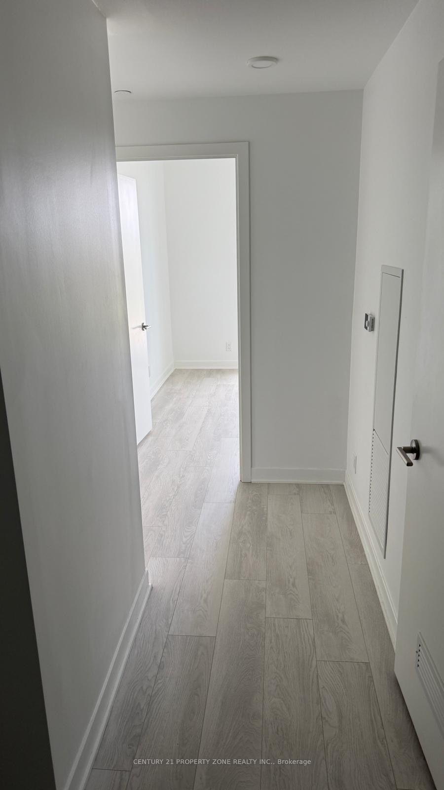 Photo 3 of Unit 1111, 6 Flavelle Trail, Vaughan, Steeles West Industrial — HOMEH